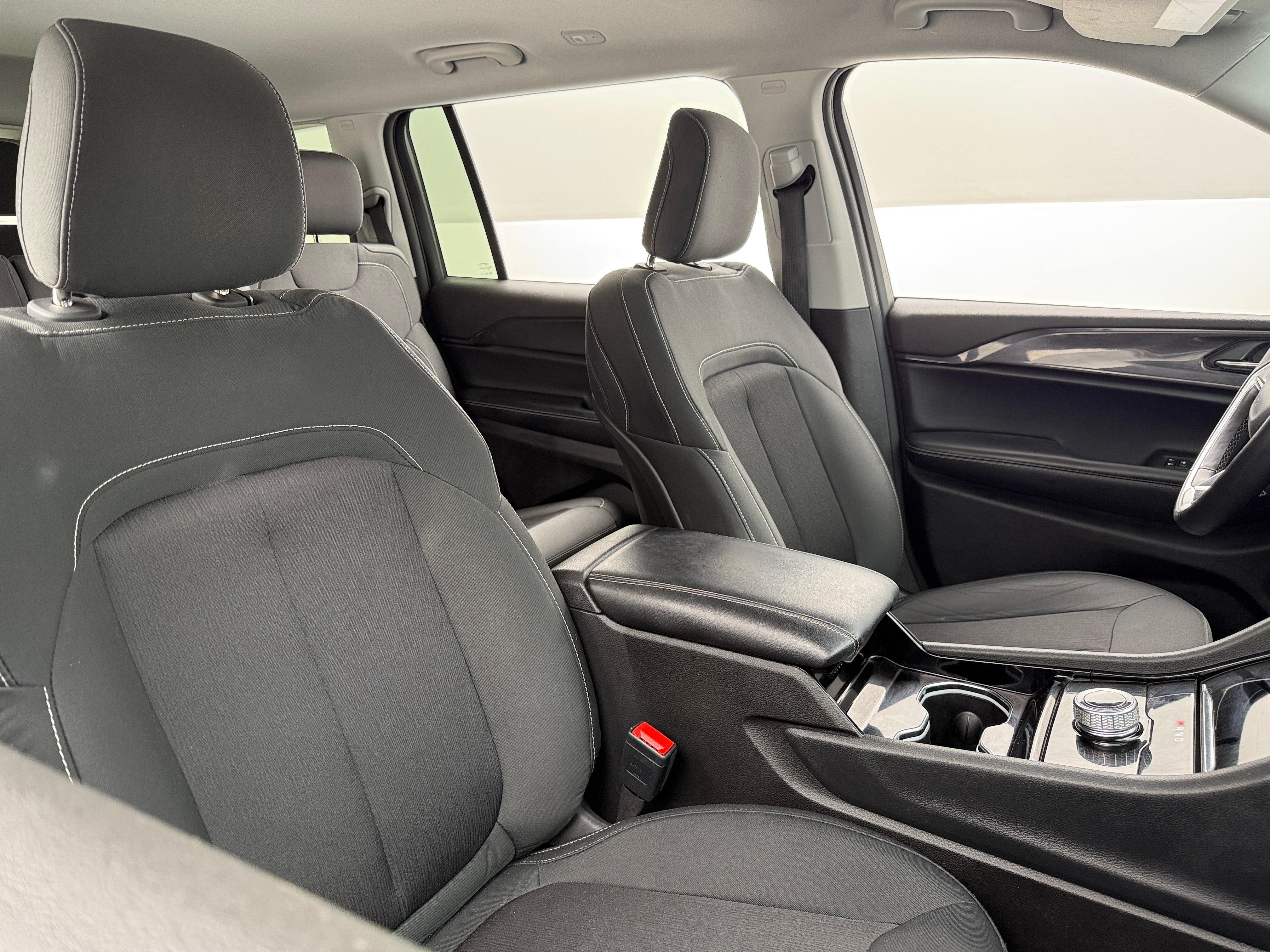 2021 Jeep Grand Cherokee L Laredo 2