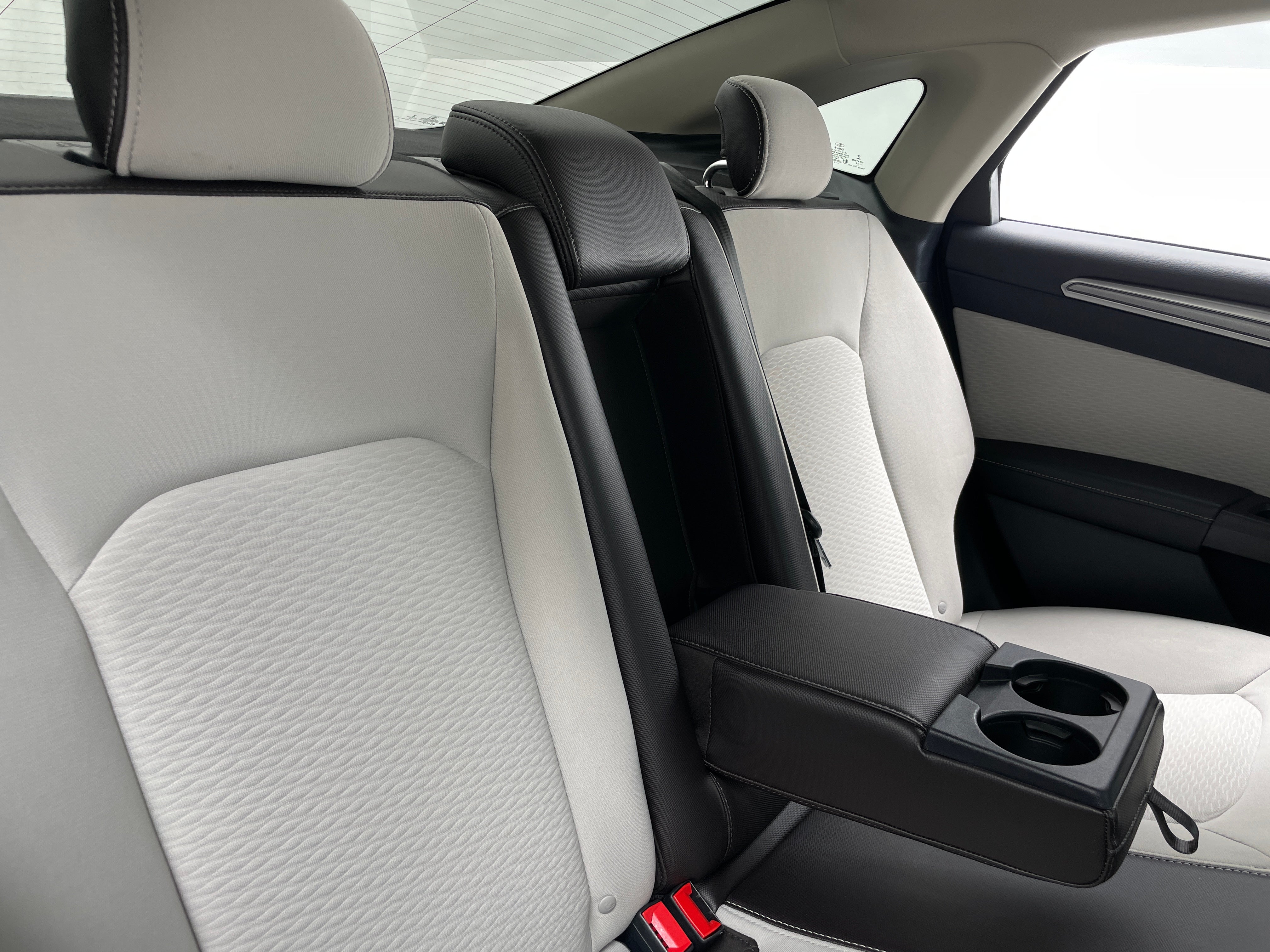 2020 Ford Fusion SE 6