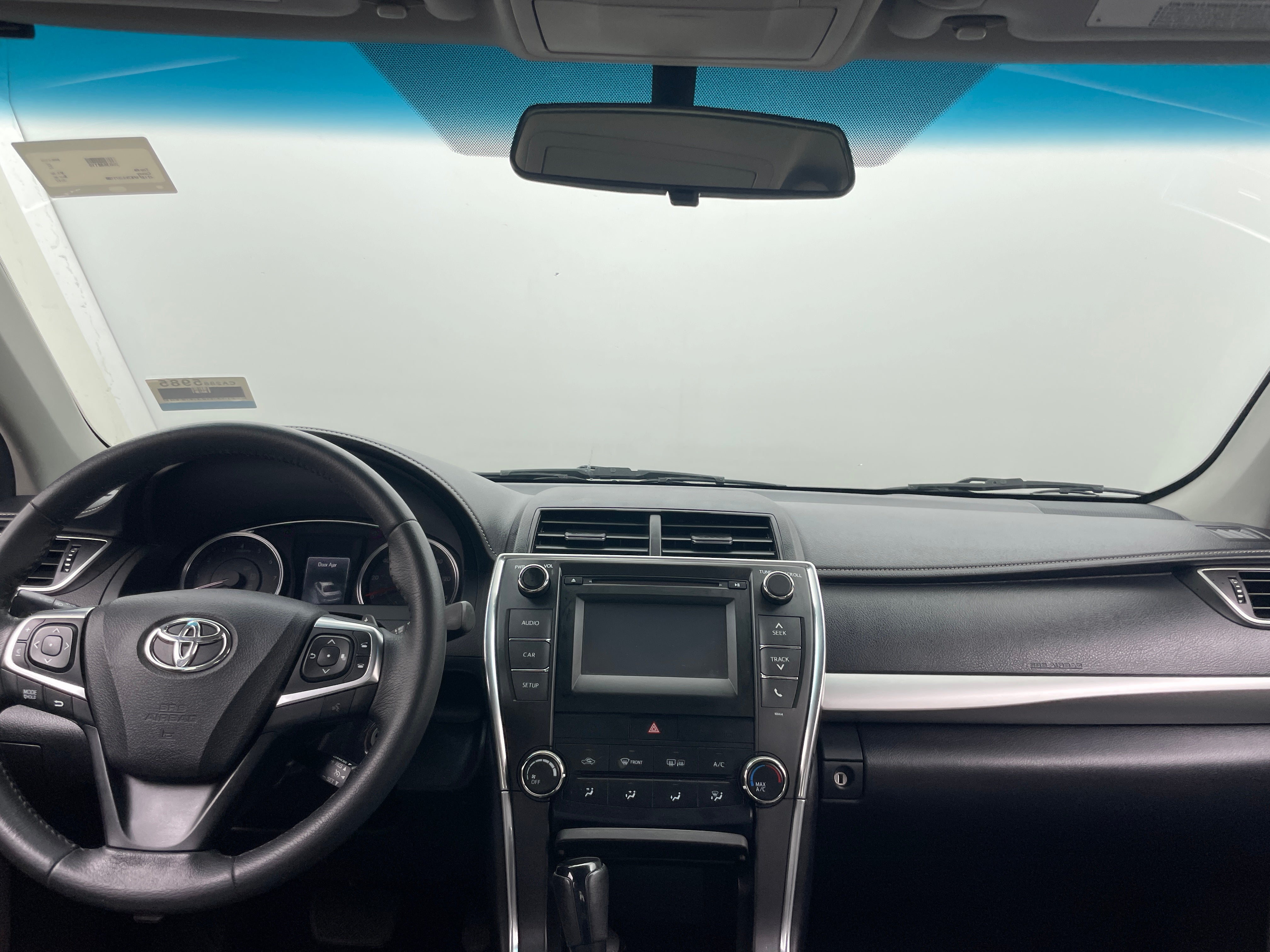 2017 Toyota Camry SE 3