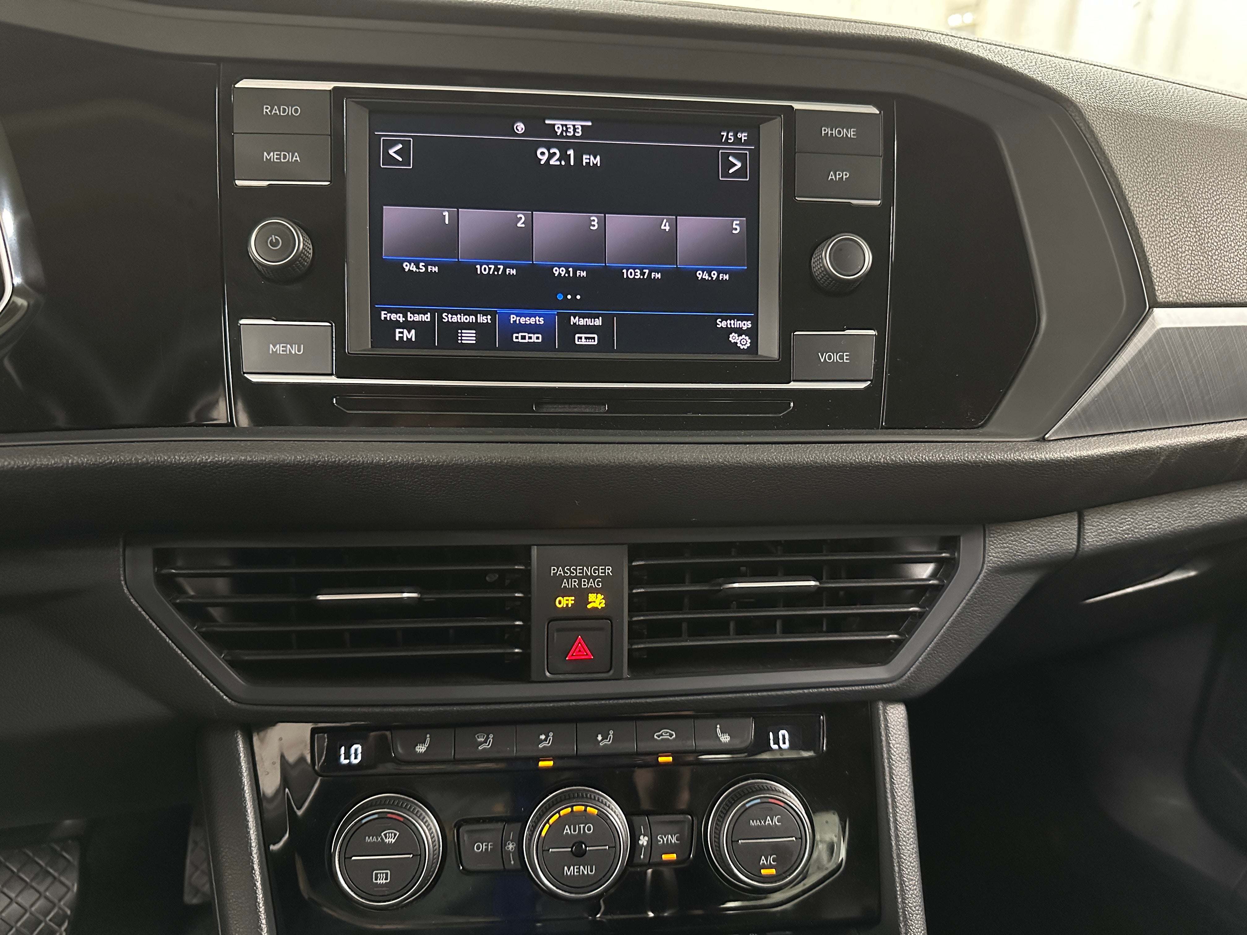 2024 Volkswagen Jetta SE 3