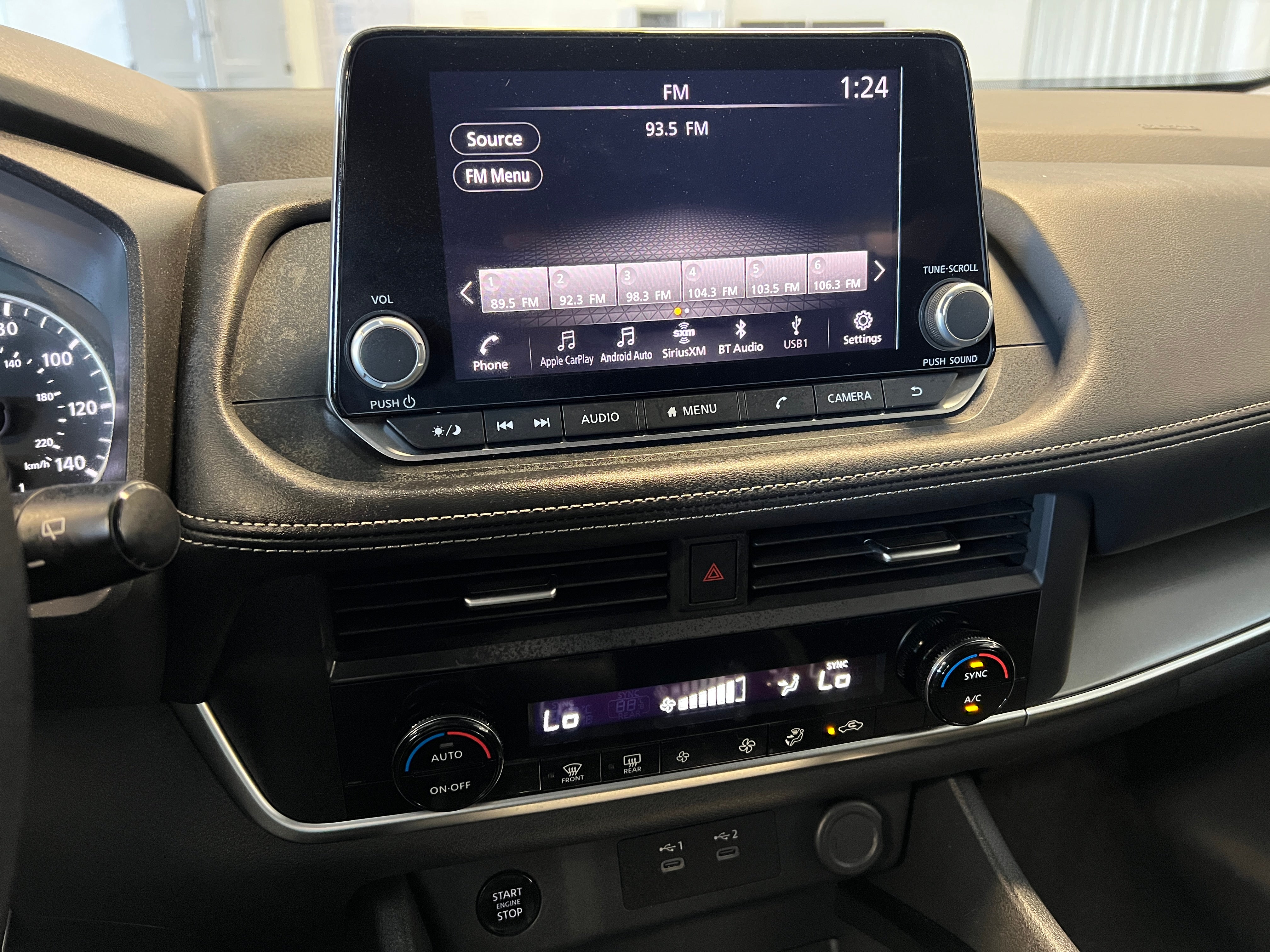 2024 Nissan Rogue SV 4