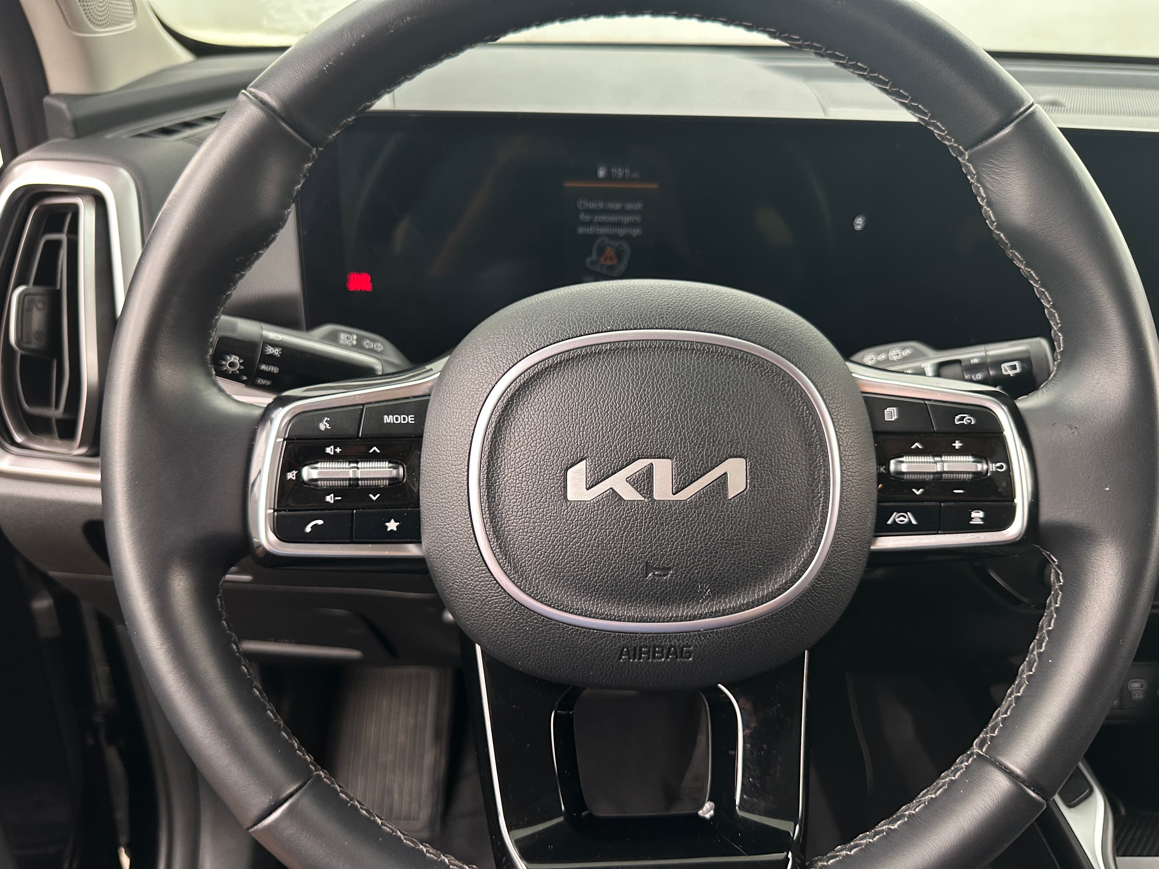 2024 Kia Sorento S 4