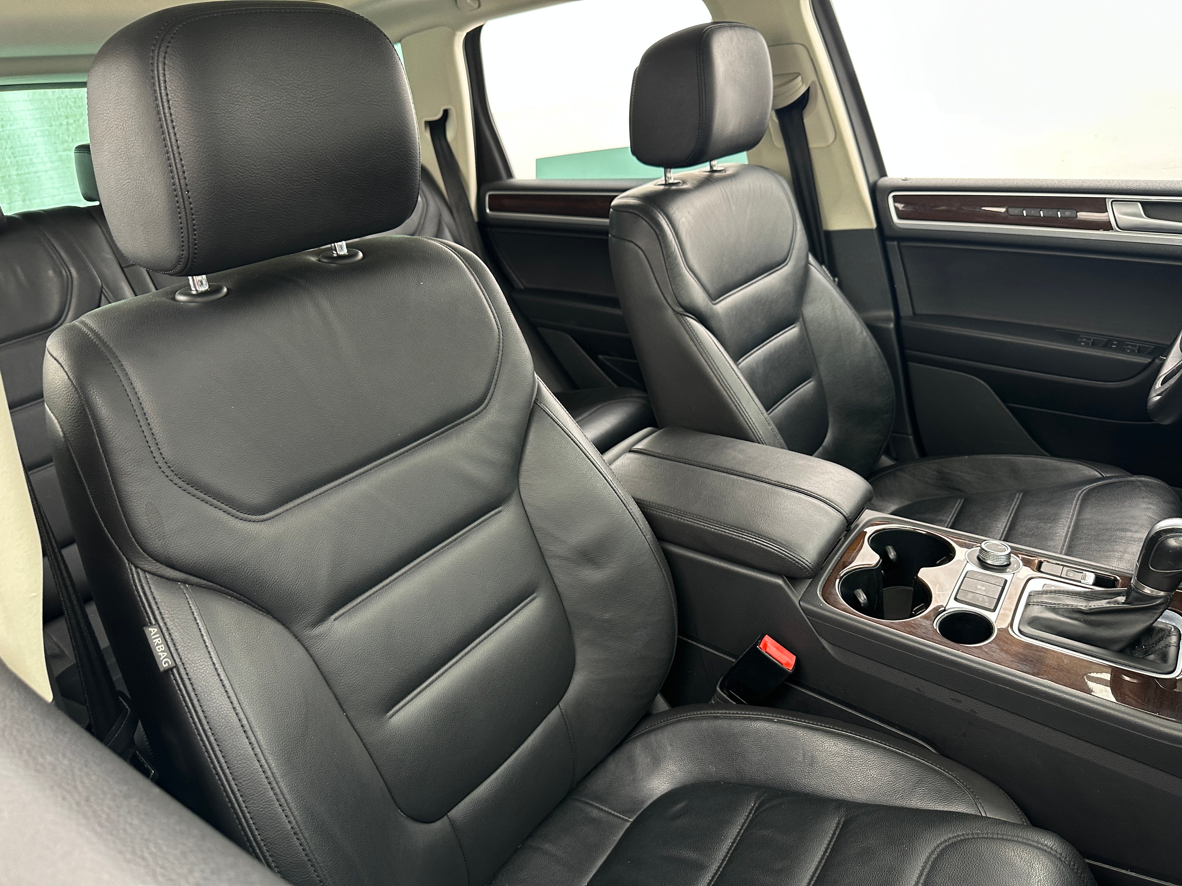 2015 Volkswagen Touareg V6 2