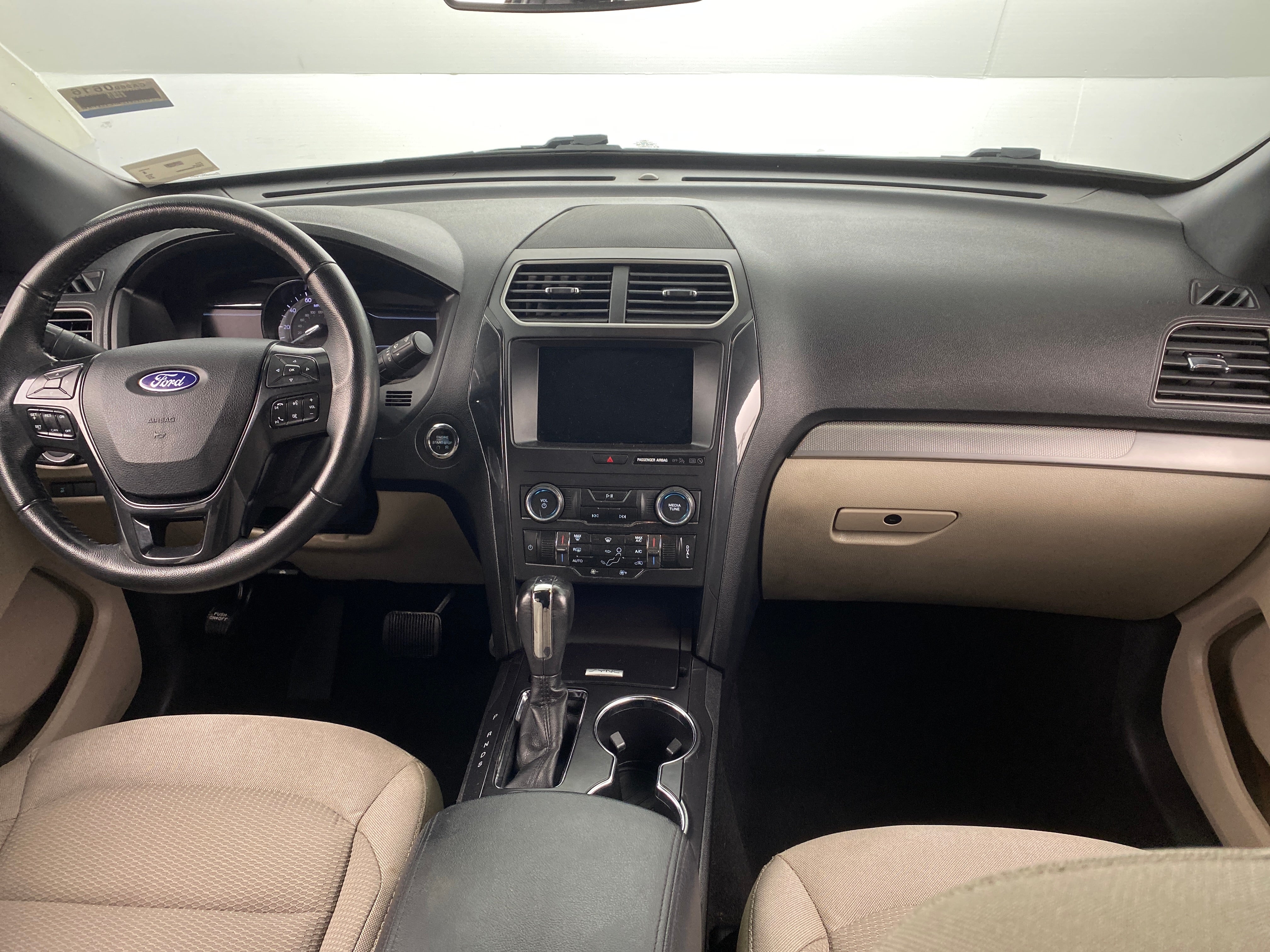 2019 Ford Explorer XLT 3