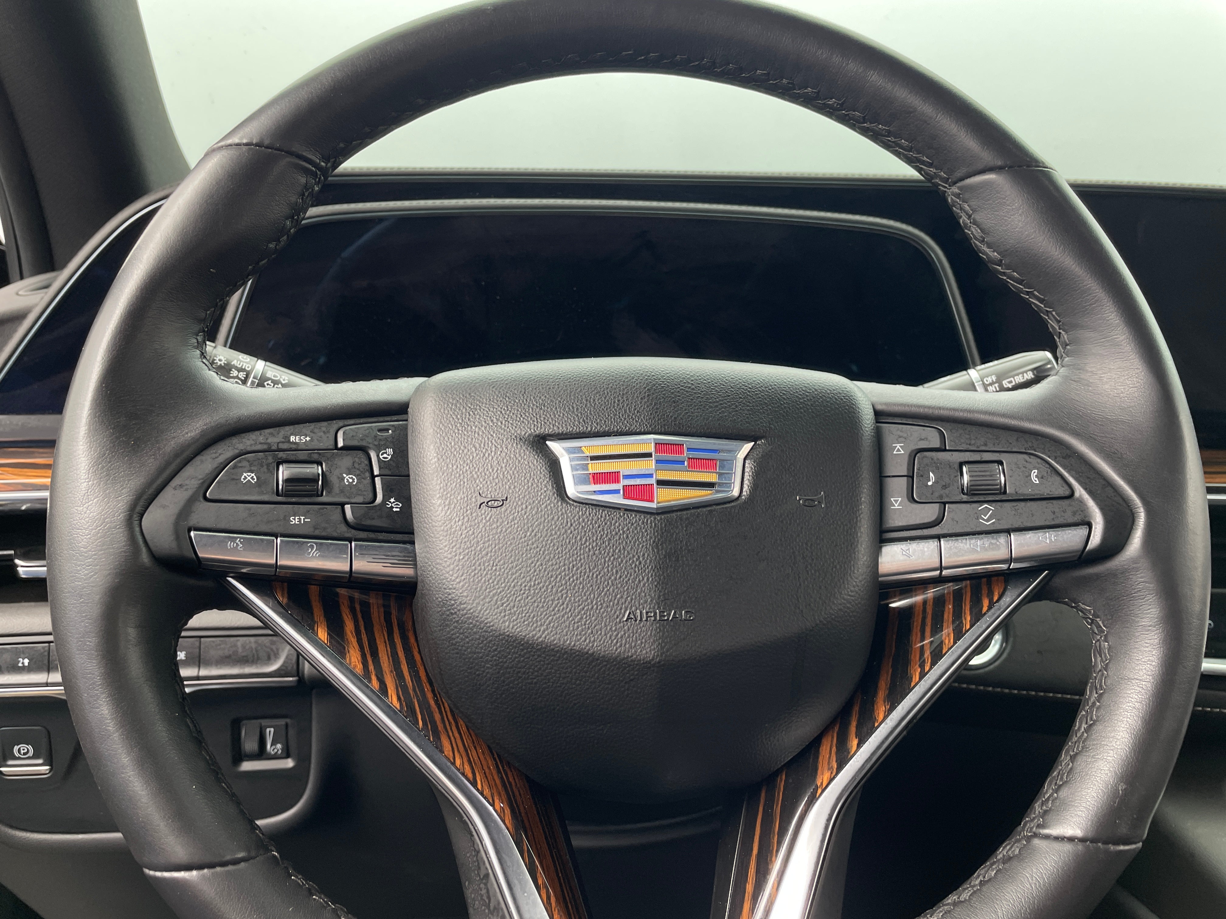 2023 Cadillac Escalade Luxury 4
