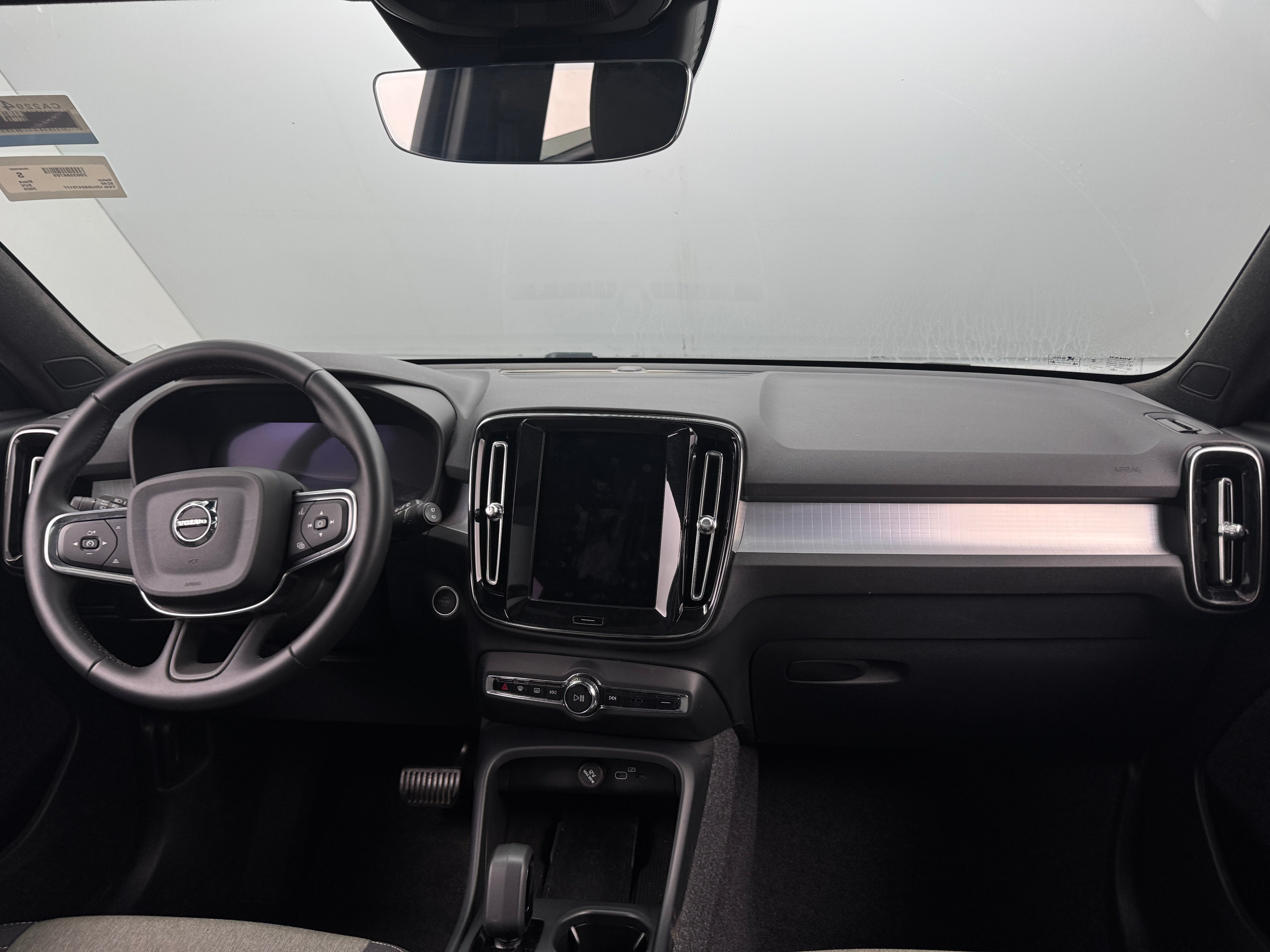 2025 Volvo XC40 B5 Core 3