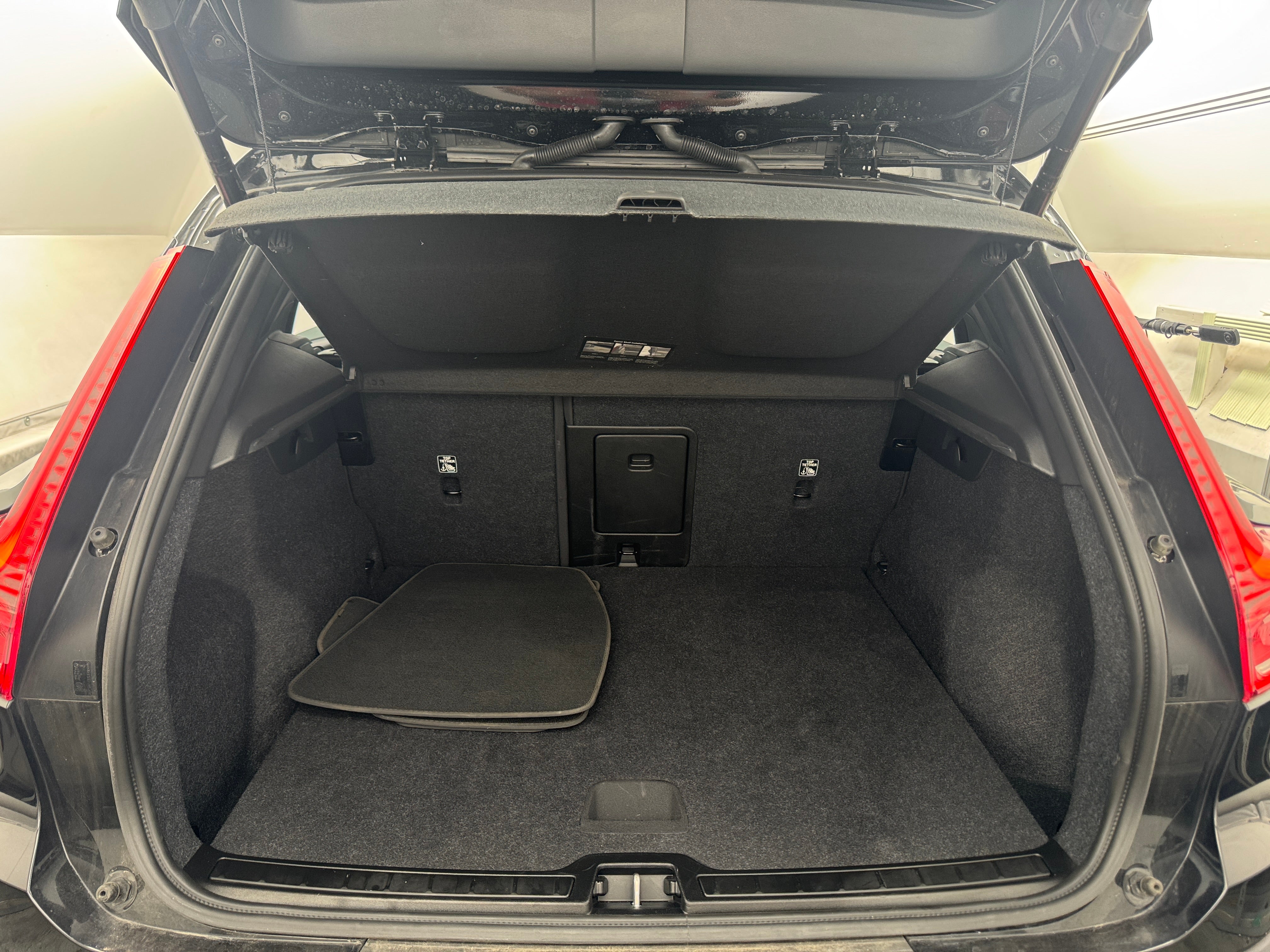 2025 Volvo XC40 B5 Core 7