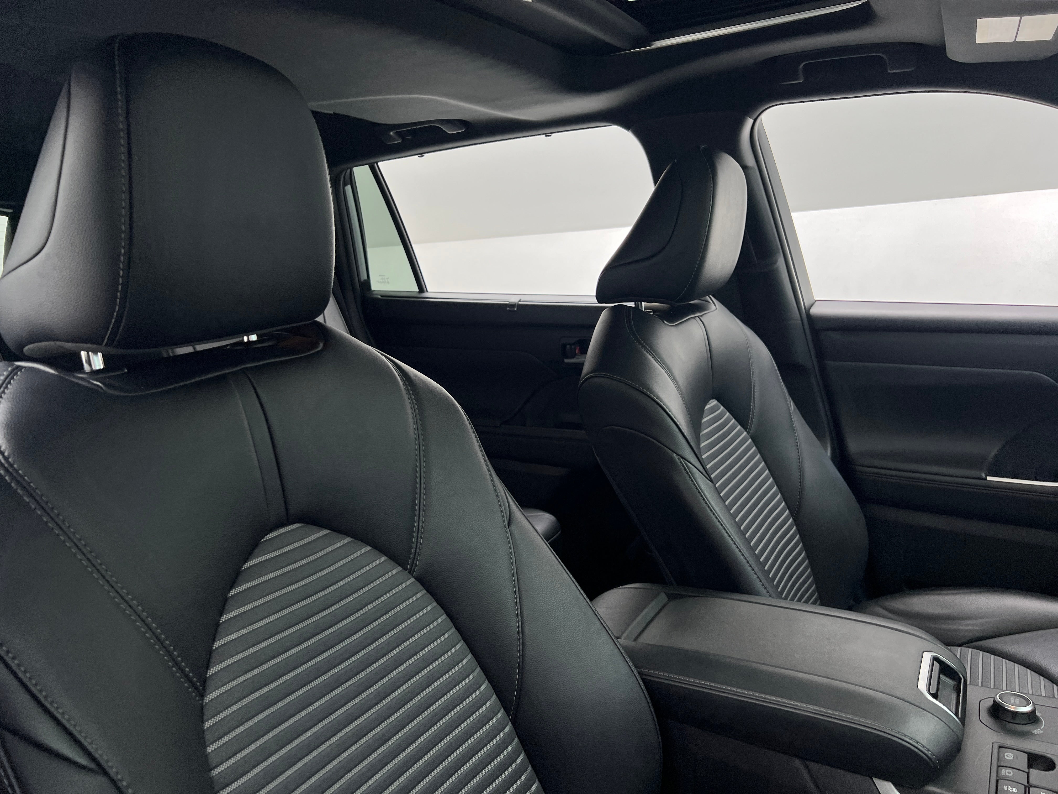 2024 Toyota Highlander XSE 2