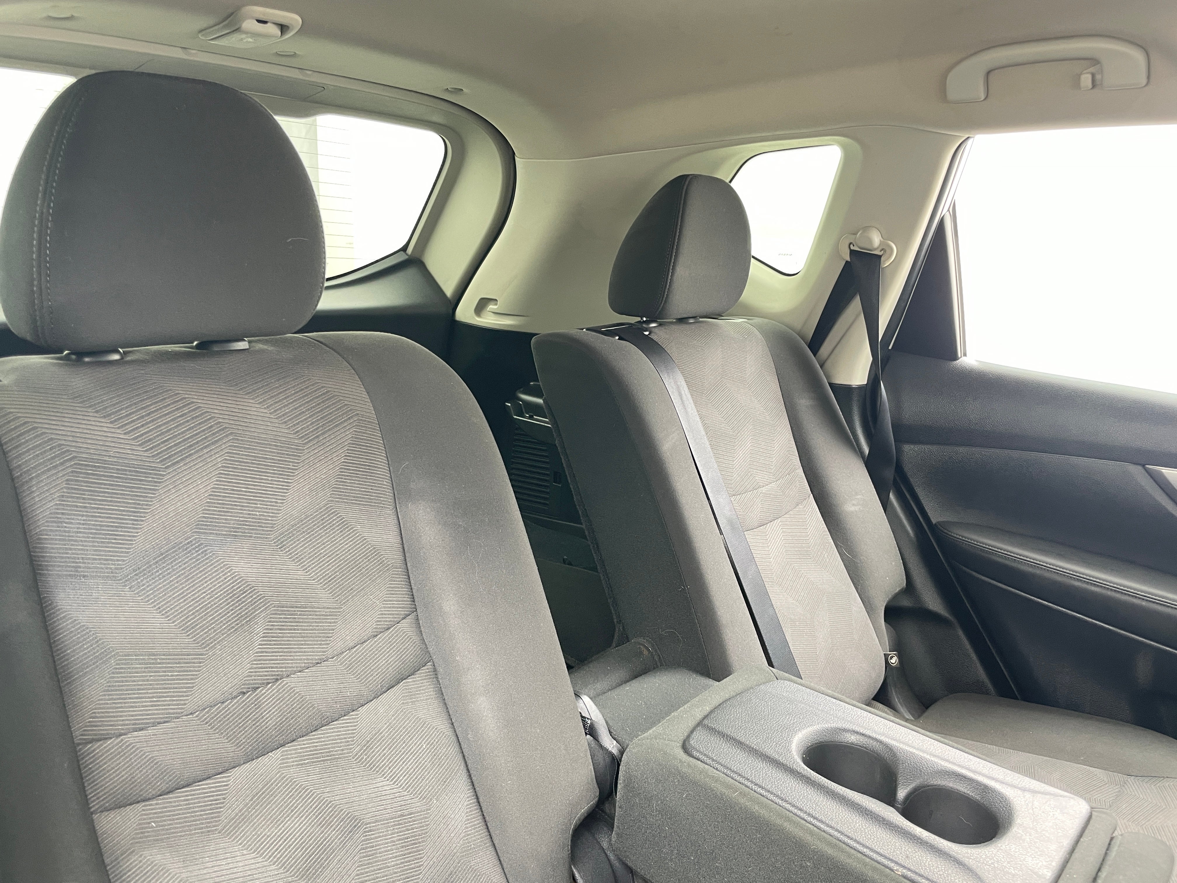 2016 Nissan Rogue SV 6