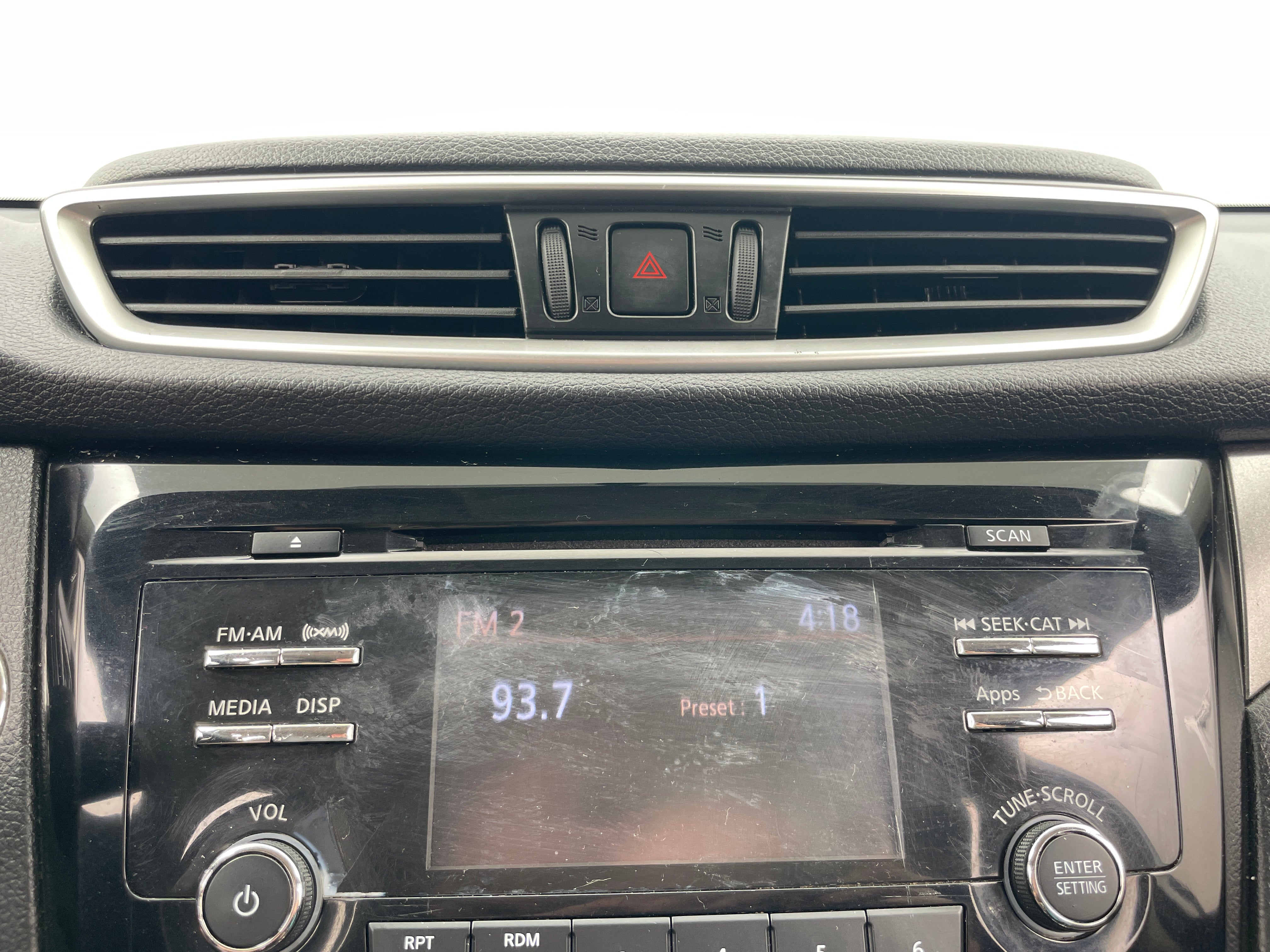 2016 Nissan Rogue SV 4