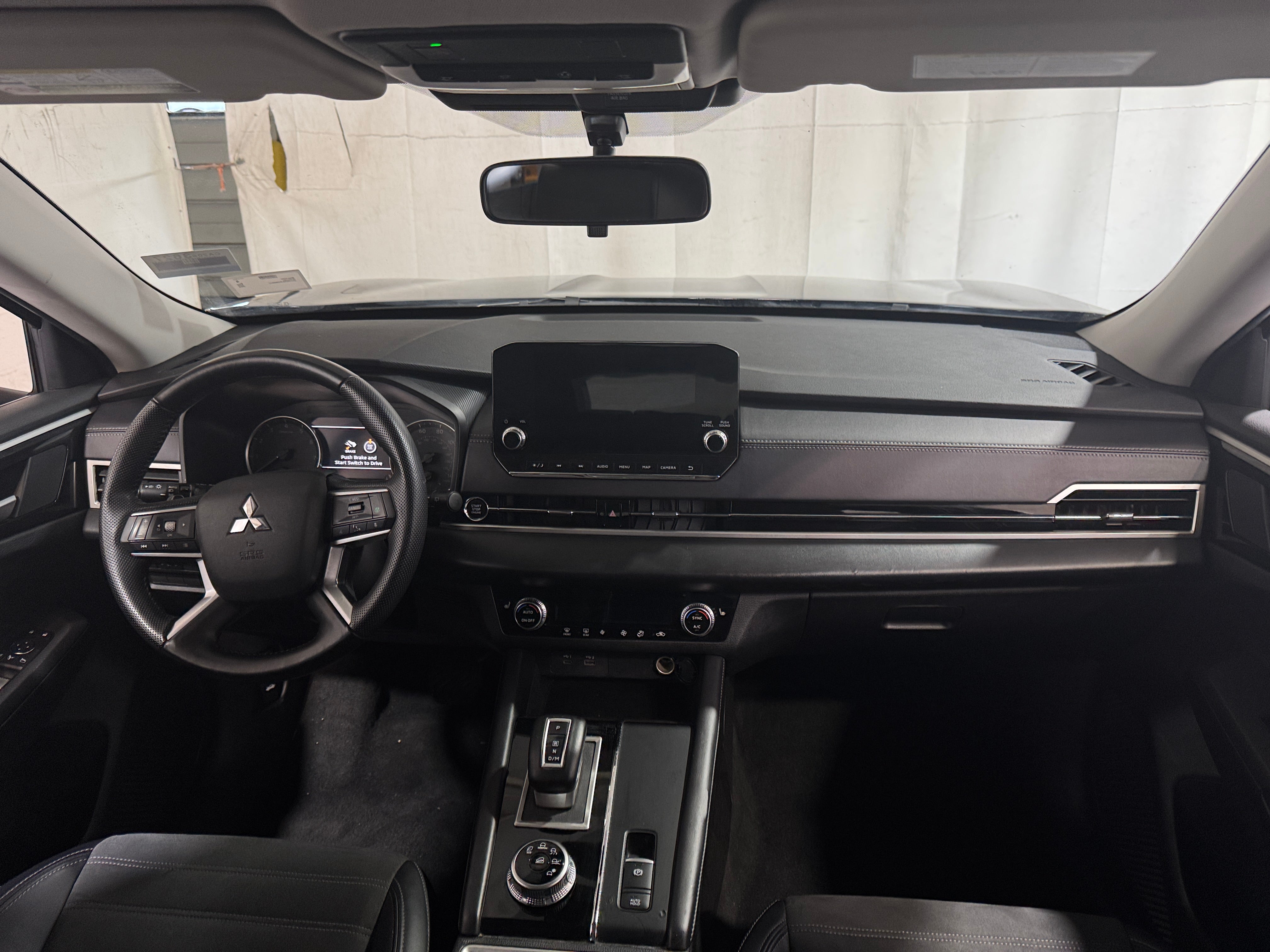 2023 Mitsubishi Outlander SE 2