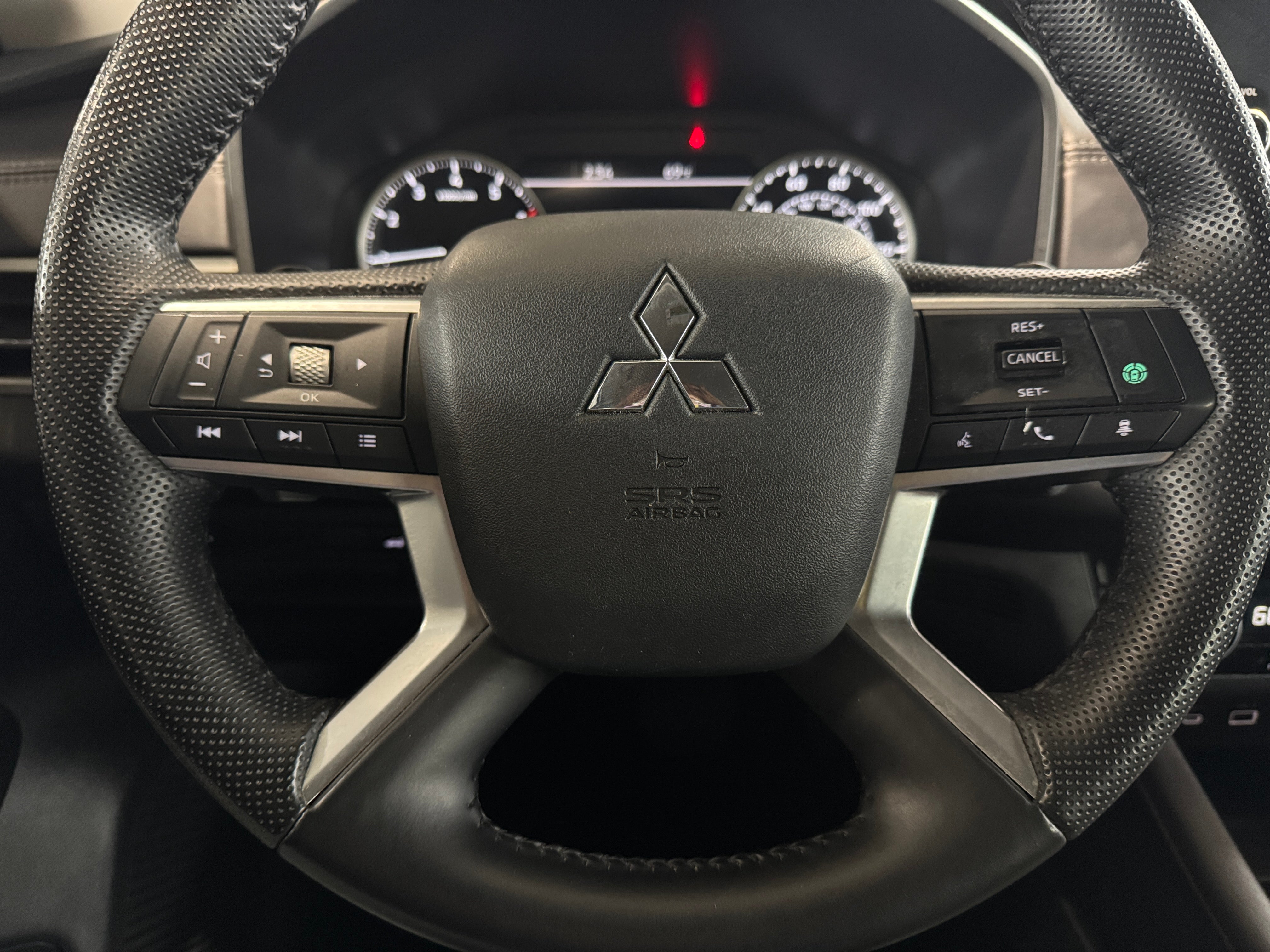 2023 Mitsubishi Outlander SE 4