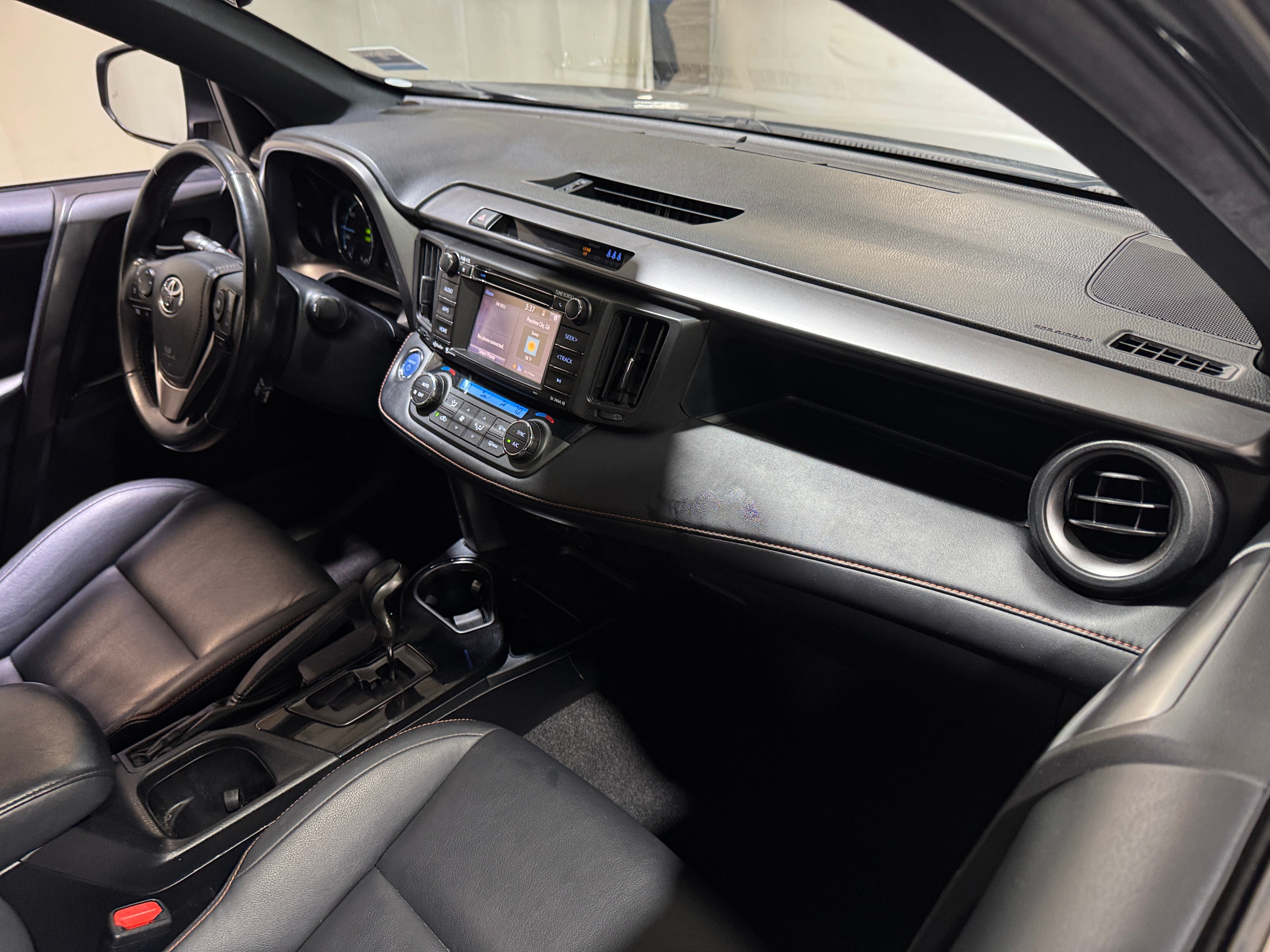 2018 Toyota RAV4 SE 2