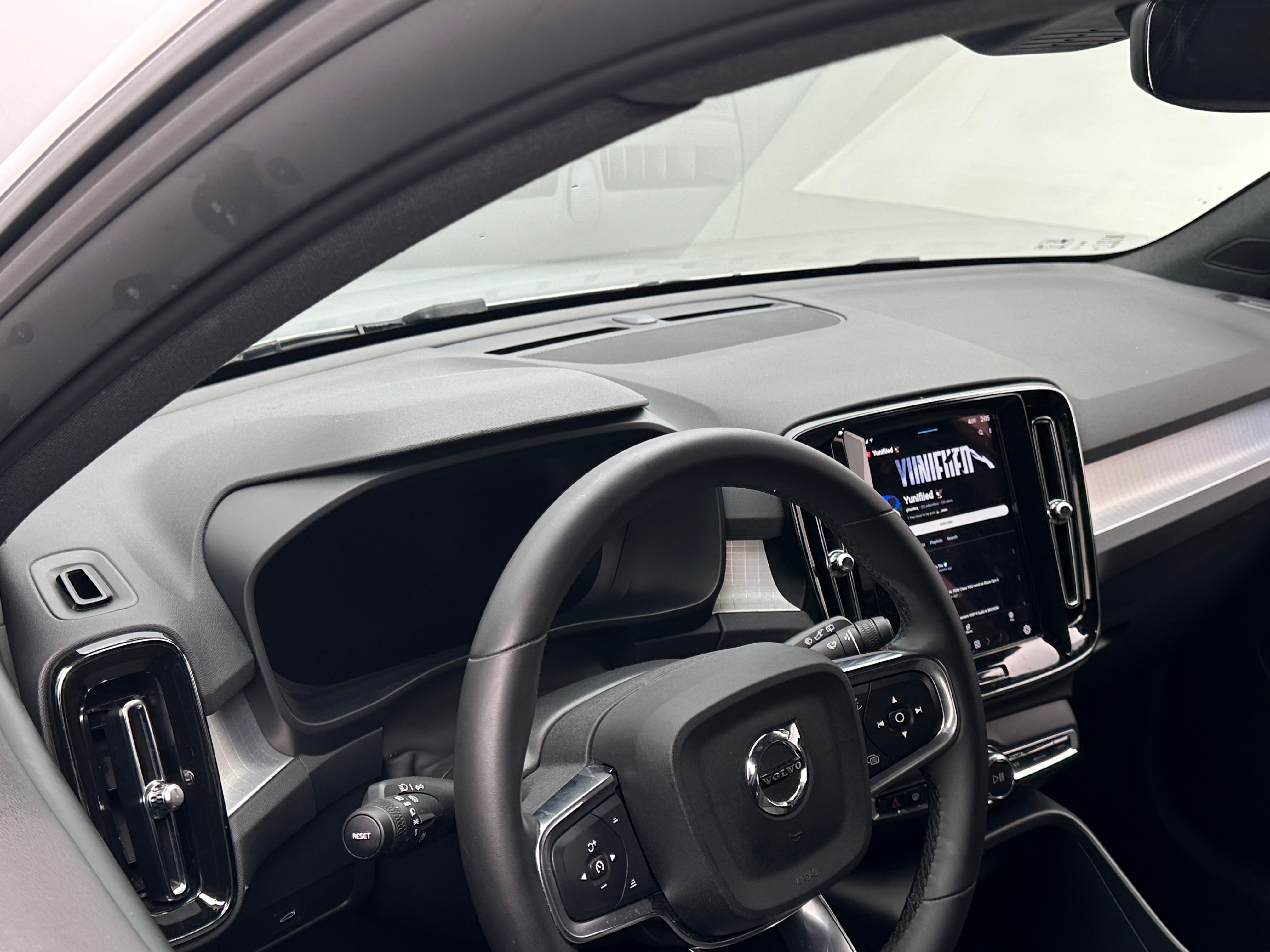 2024 Volvo XC40 B5 Core 3
