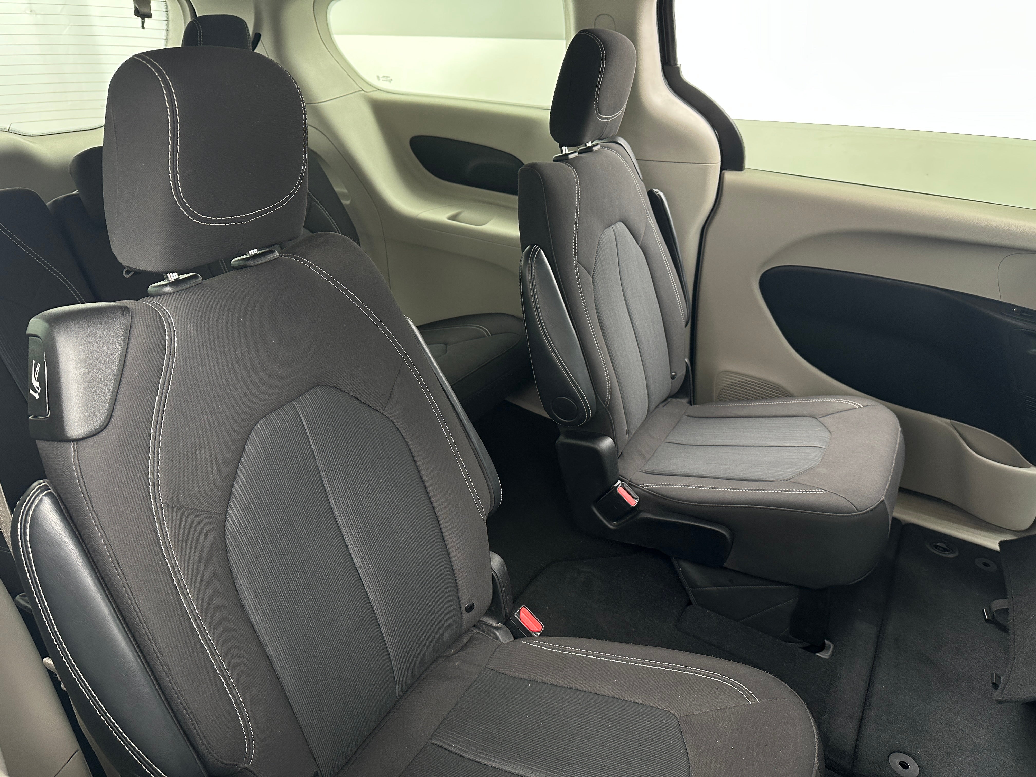 2024 Chrysler Voyager LX 6