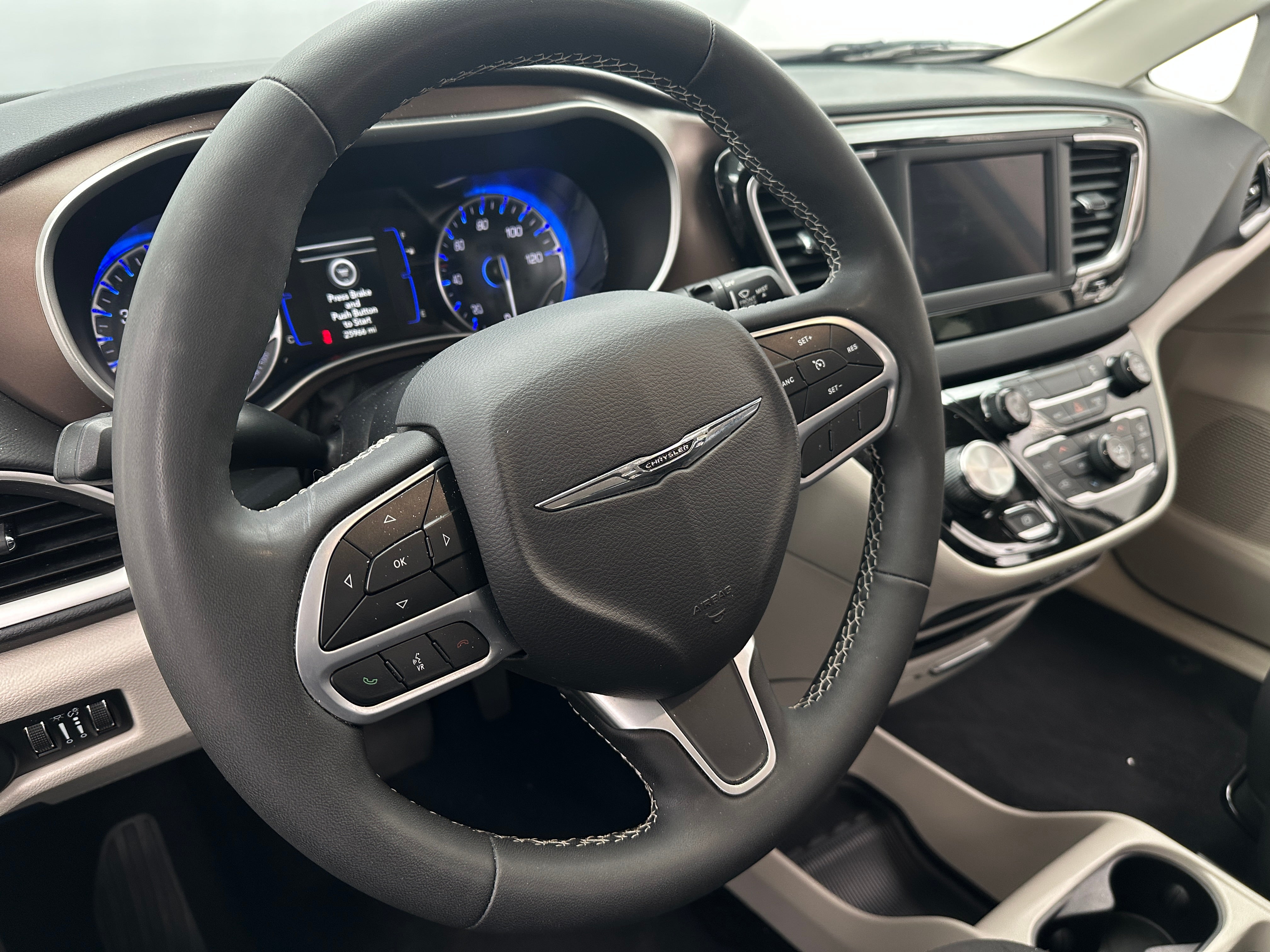 2024 Chrysler Voyager LX 5