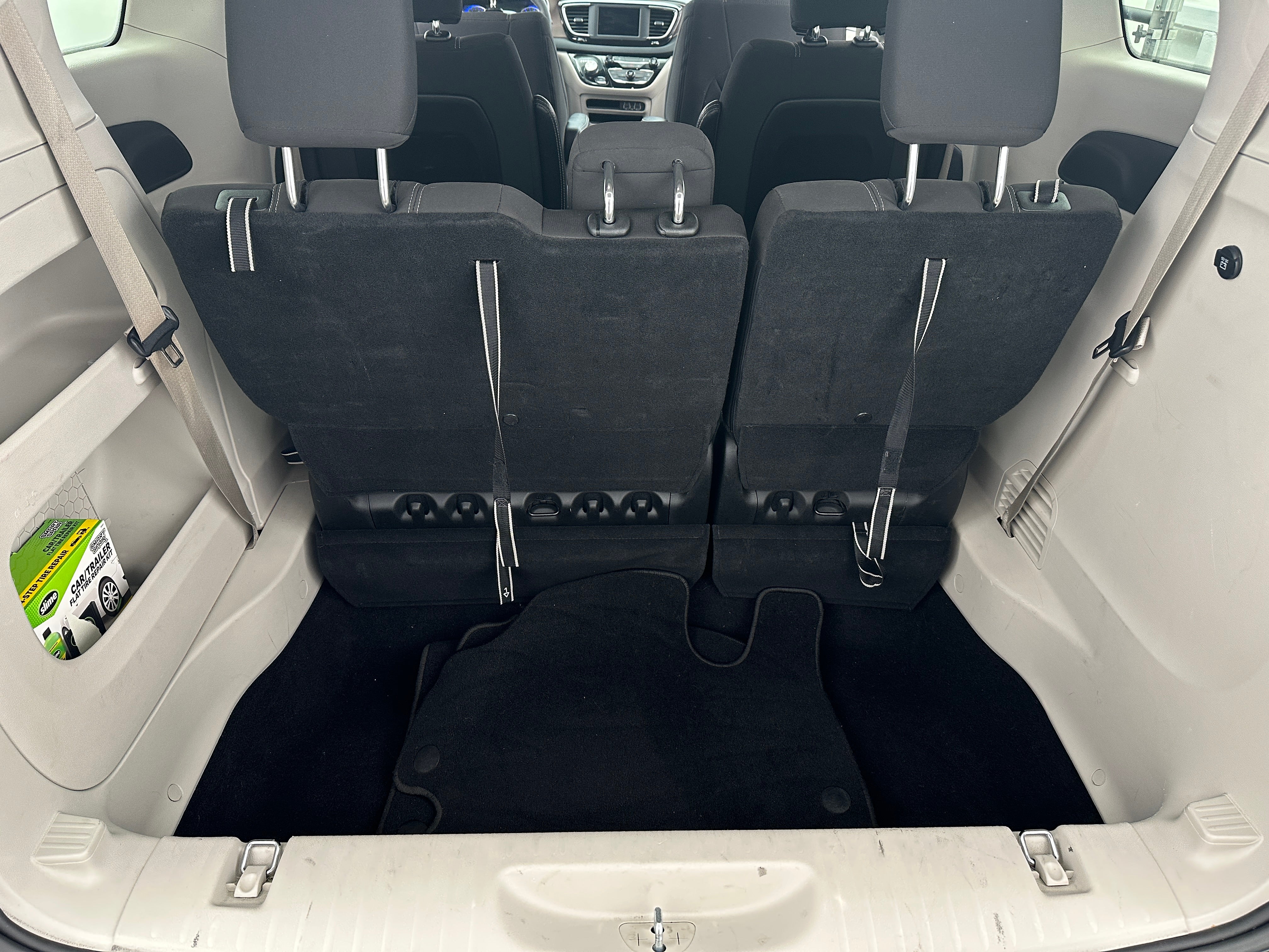 2024 Chrysler Voyager LX 7