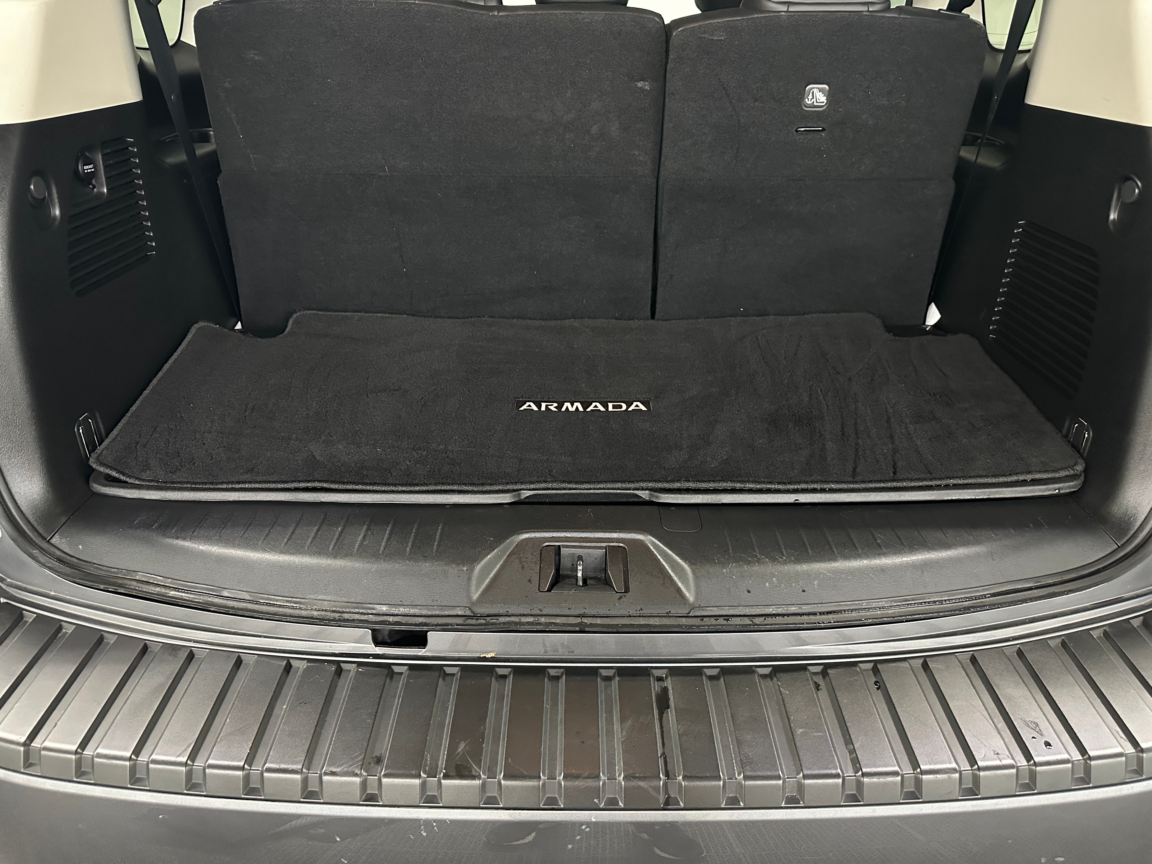 2023 Nissan Armada SV 6
