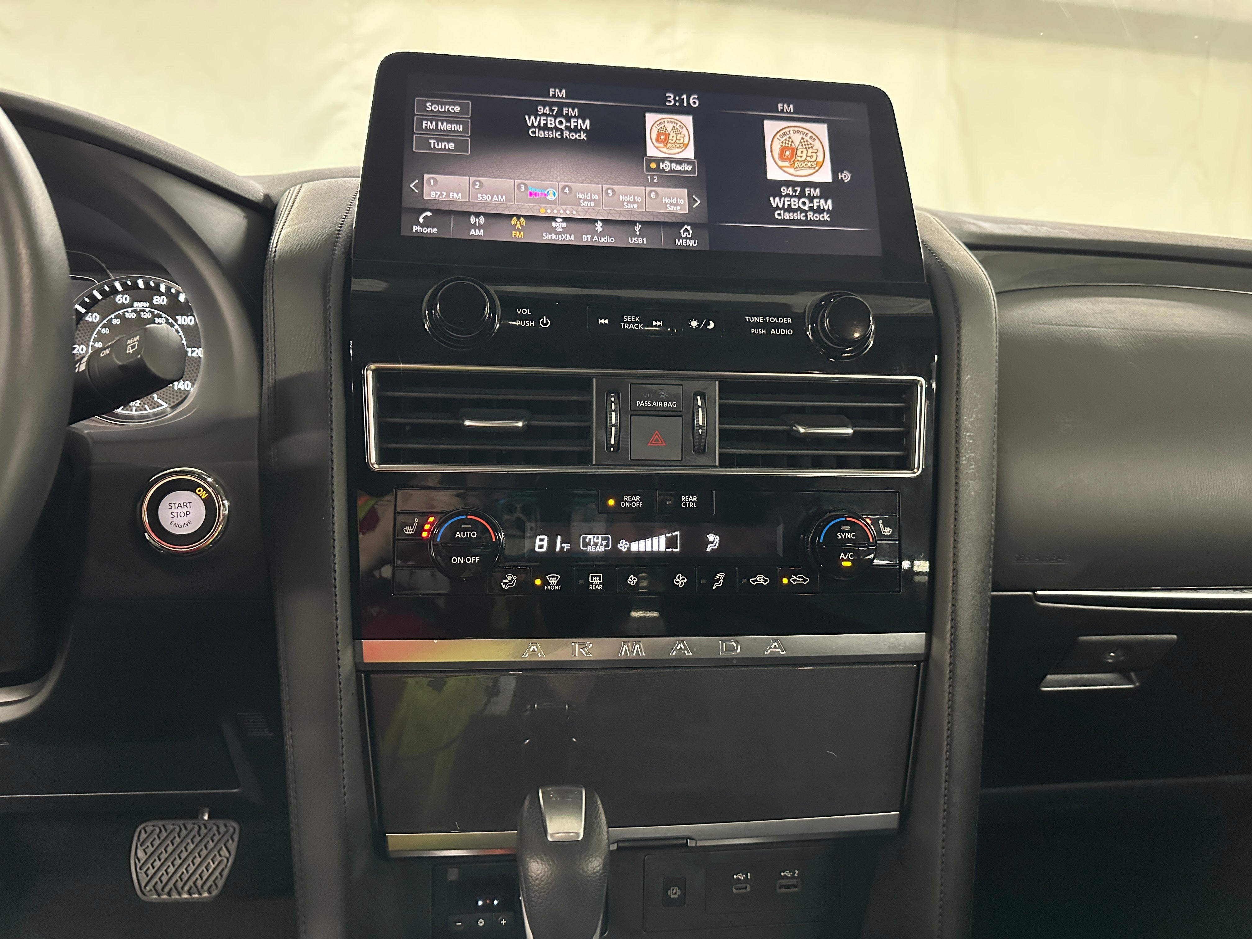 2023 Nissan Armada SV 3