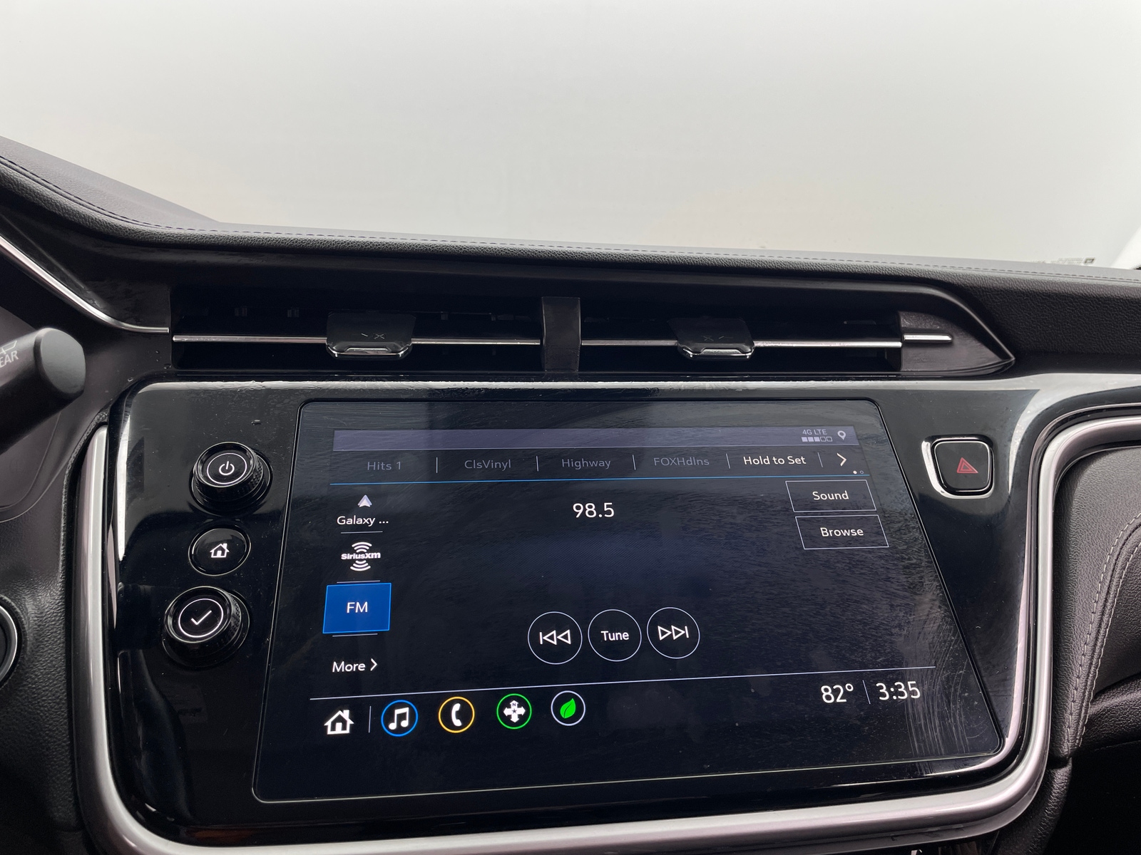 Thumbnail: 2022 Chevrolet Bolt EUV - 4