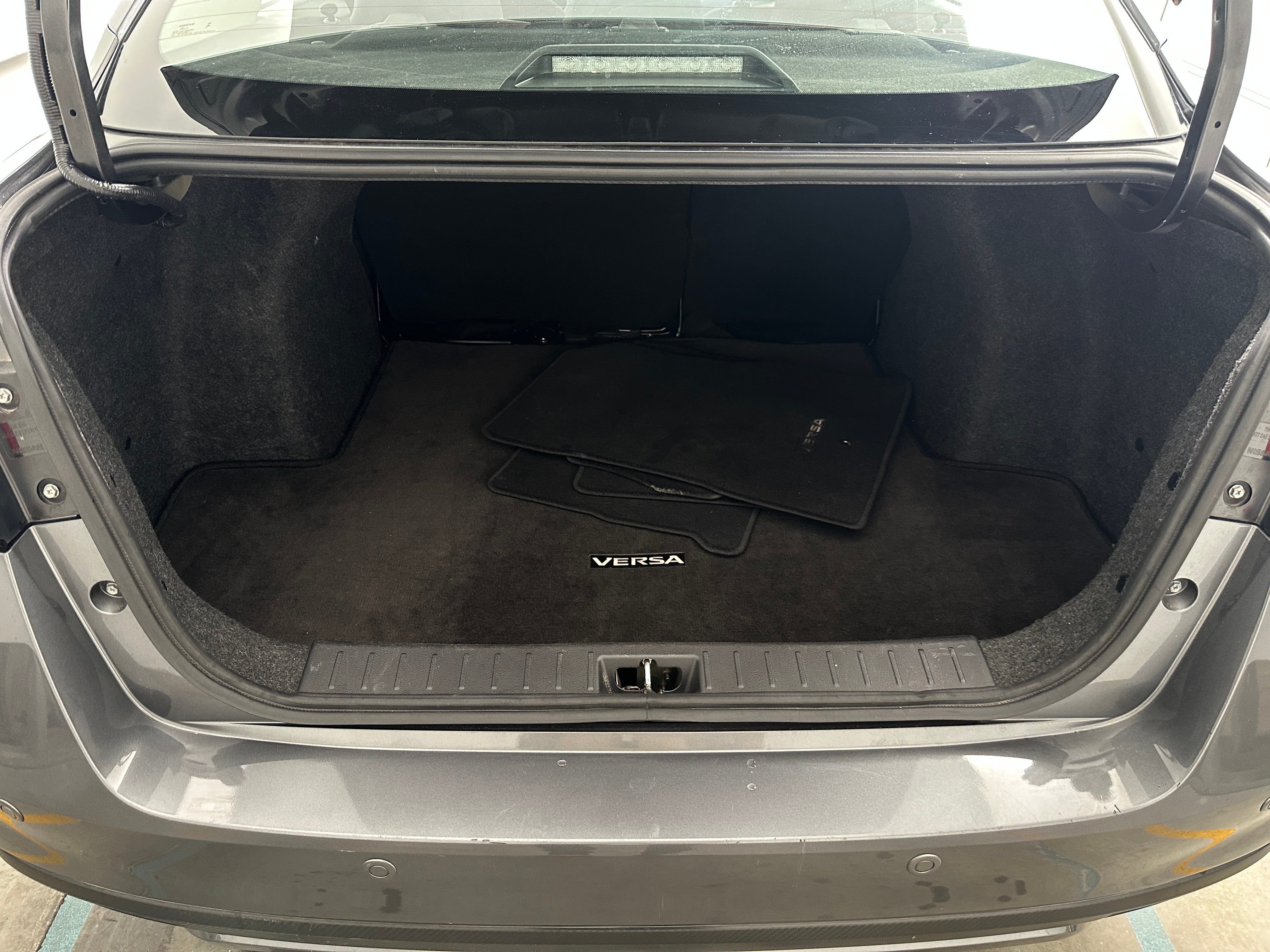 2023 Nissan Versa SV 7