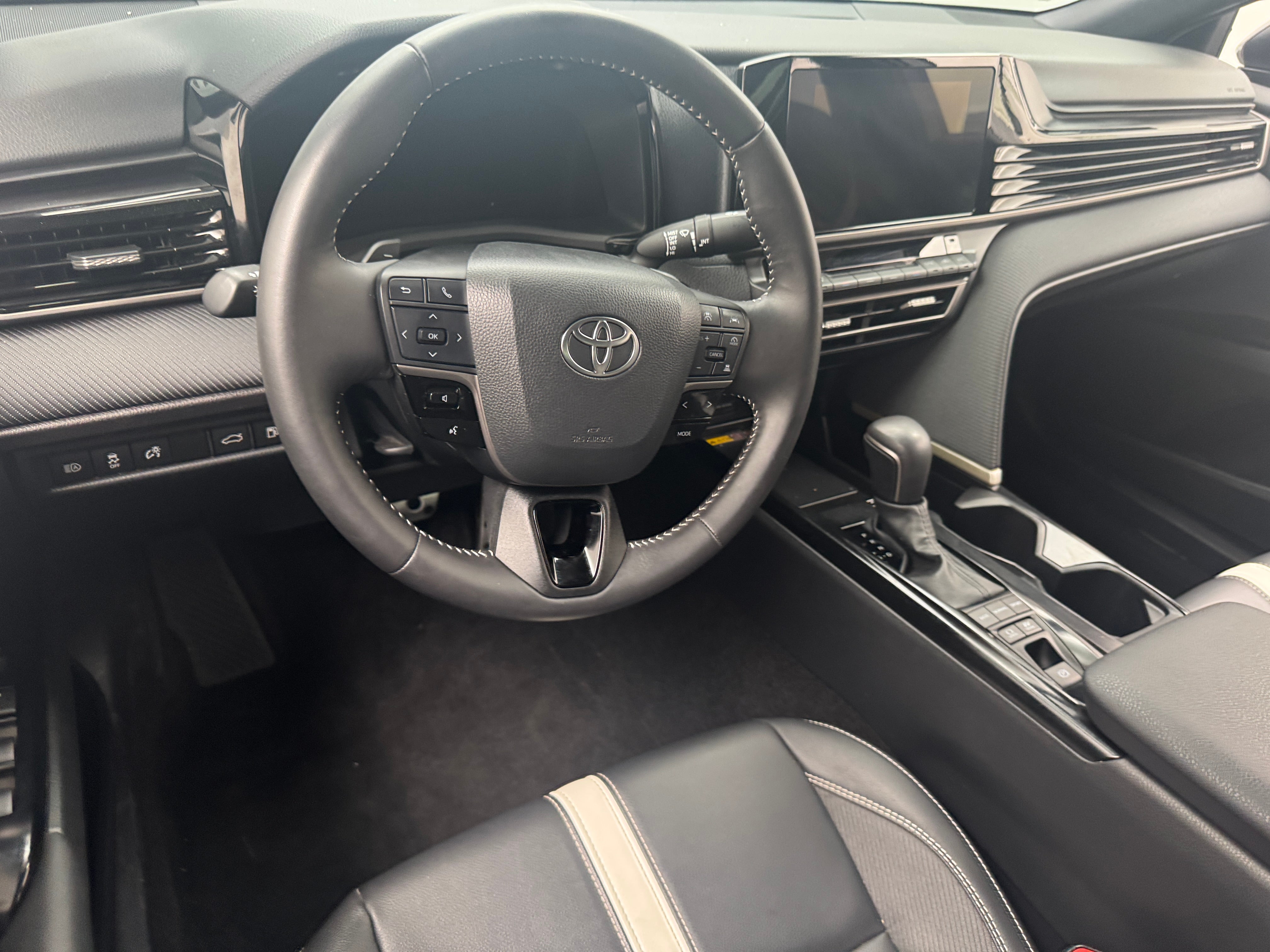 2025 Toyota Camry SE 4