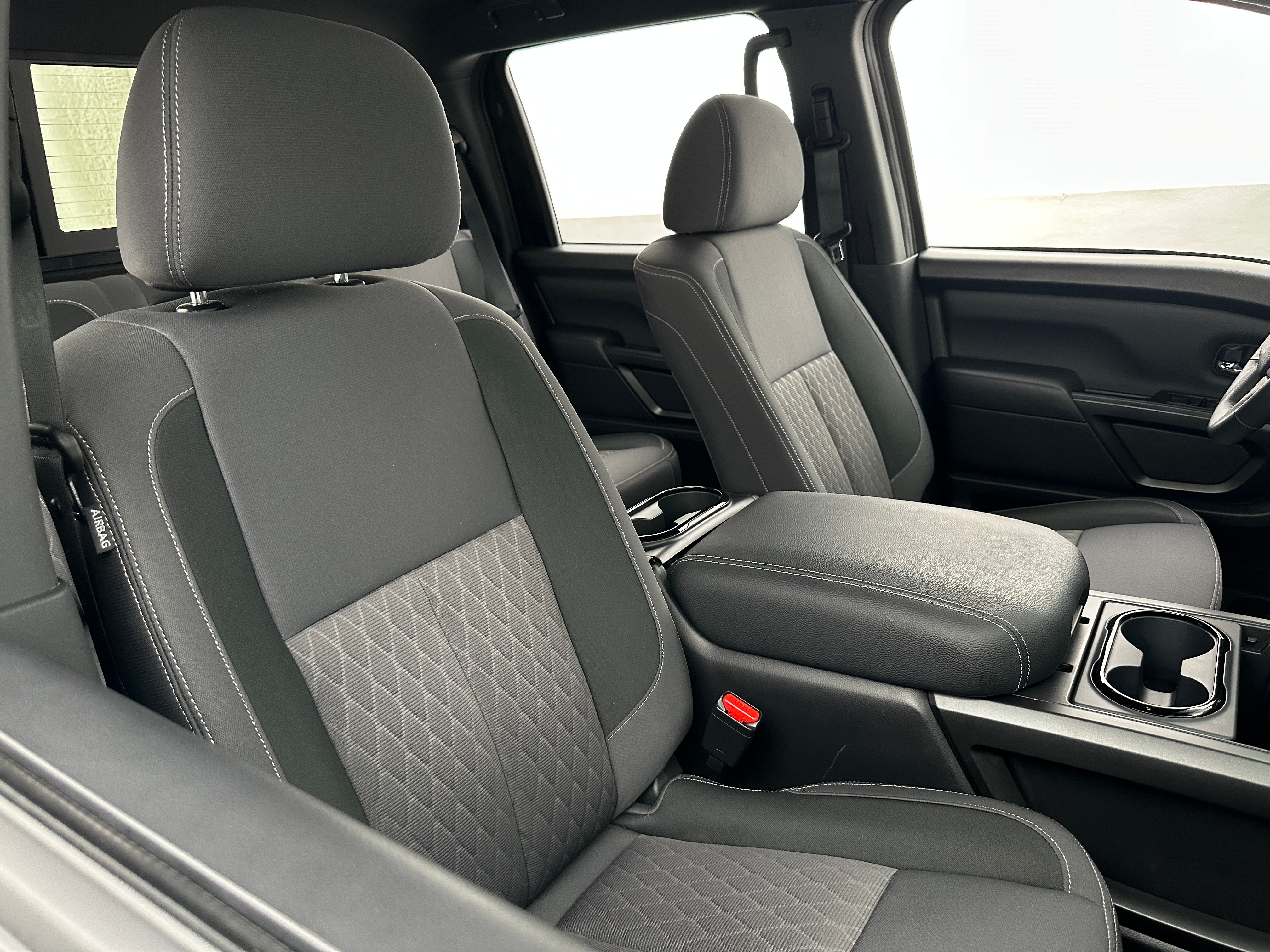 2023 Nissan Titan SV 2