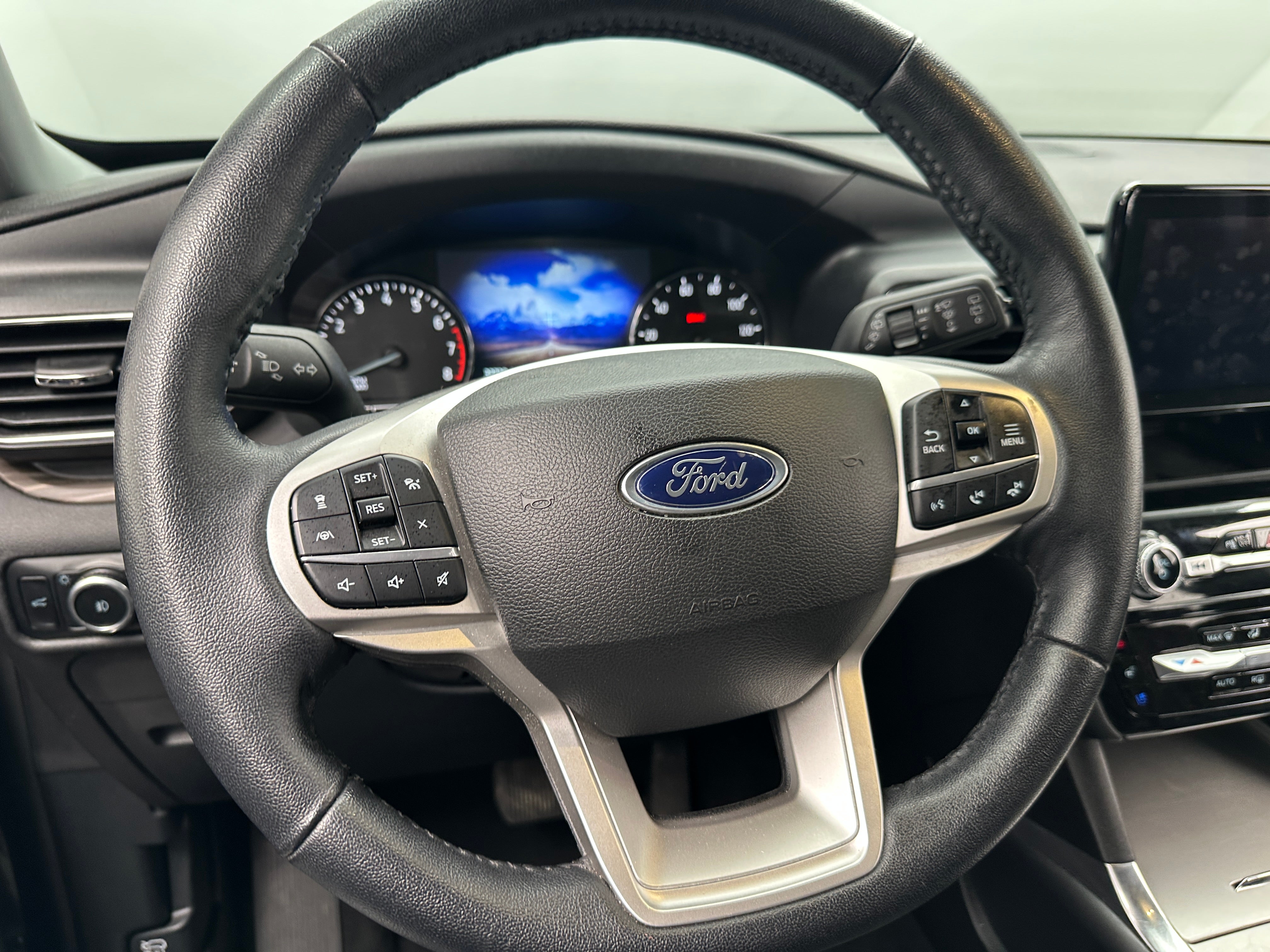 2023 Ford Explorer Limited 4