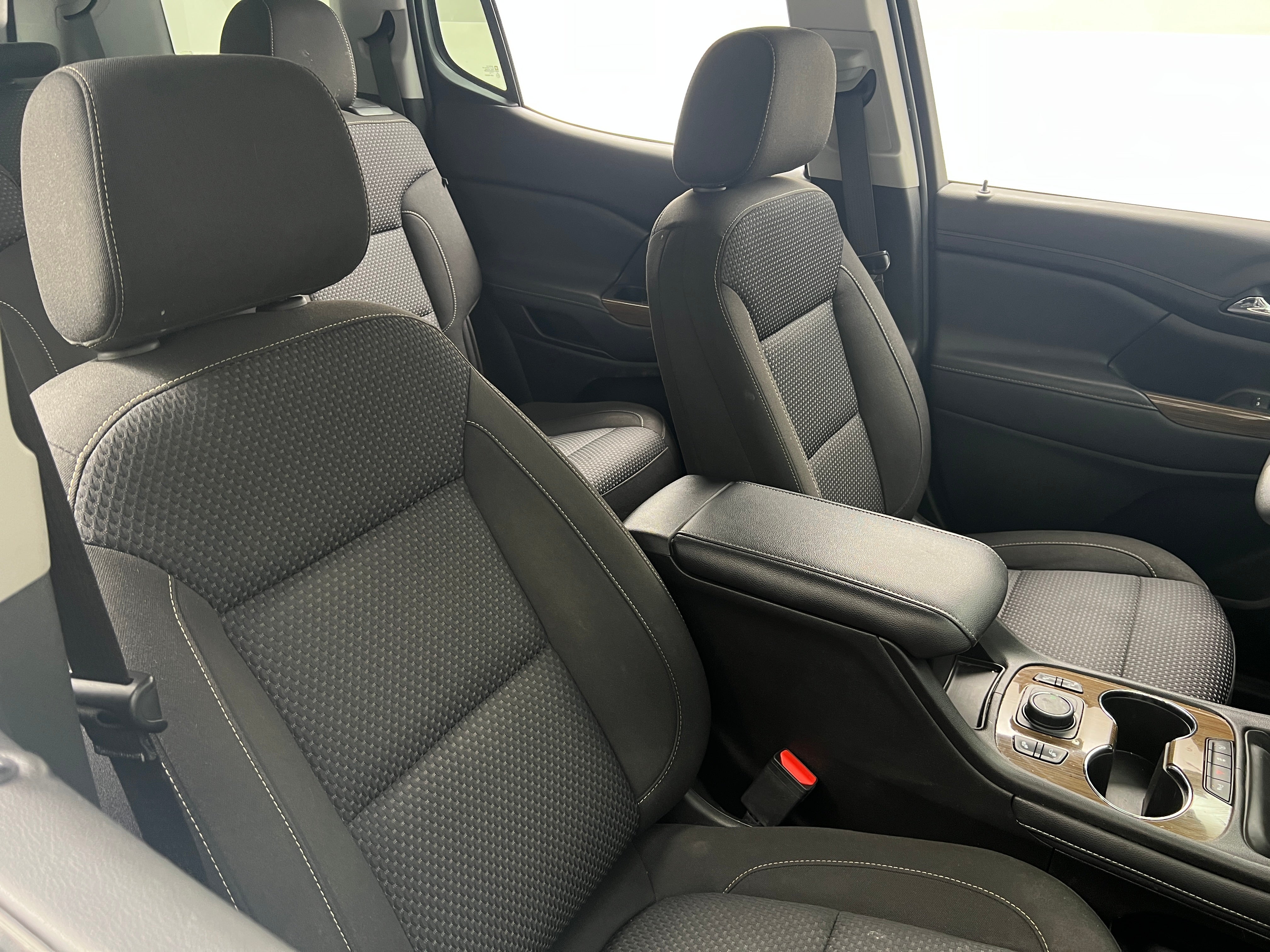 2023 GMC Acadia SLE 2