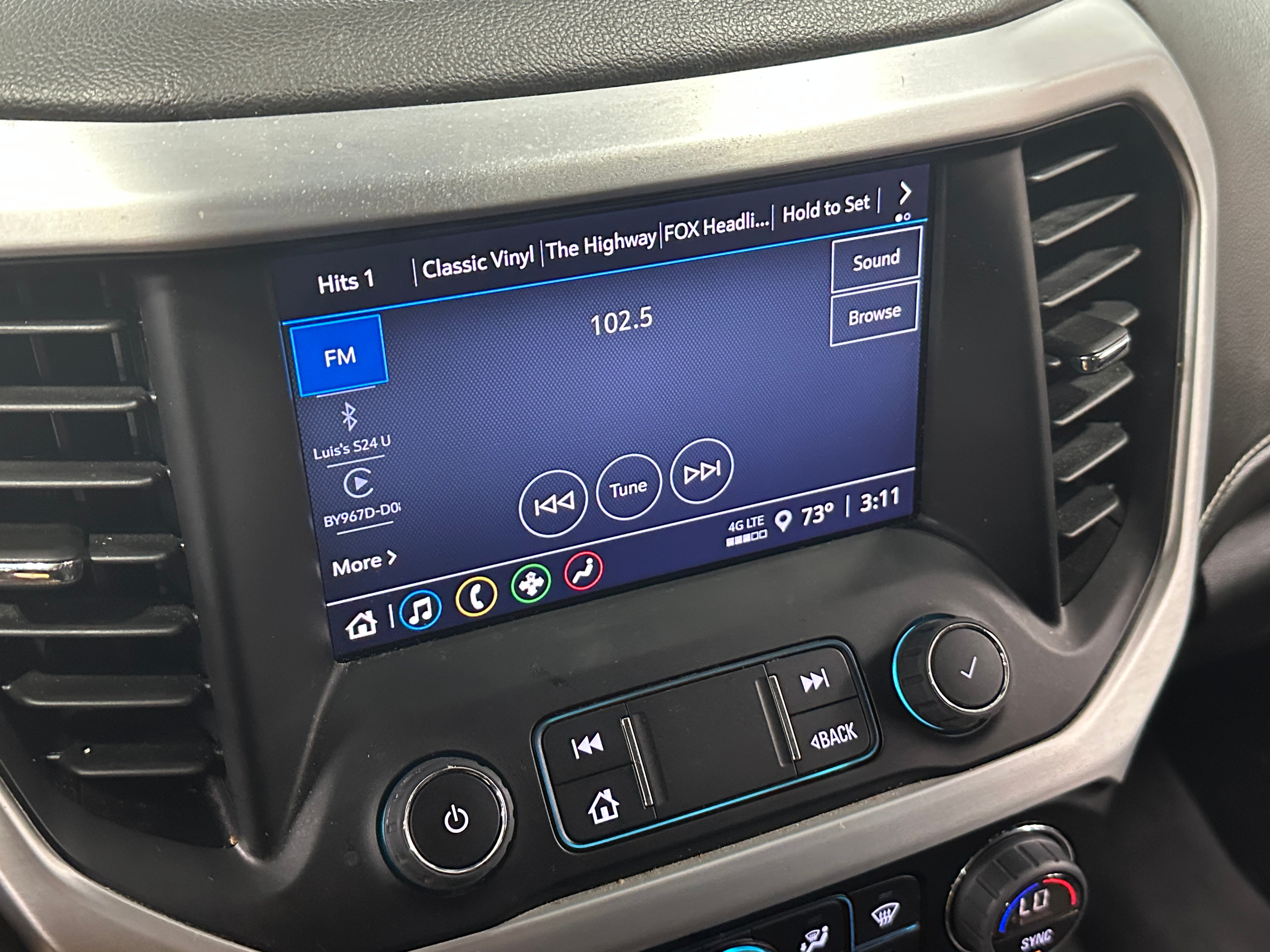 2023 GMC Acadia SLE 4