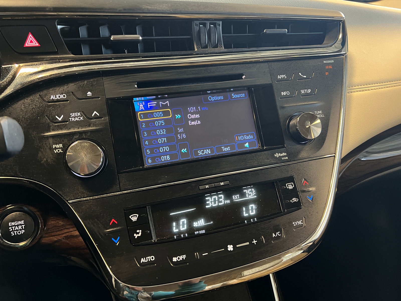 Thumbnail: 2013 Toyota Avalon - 4