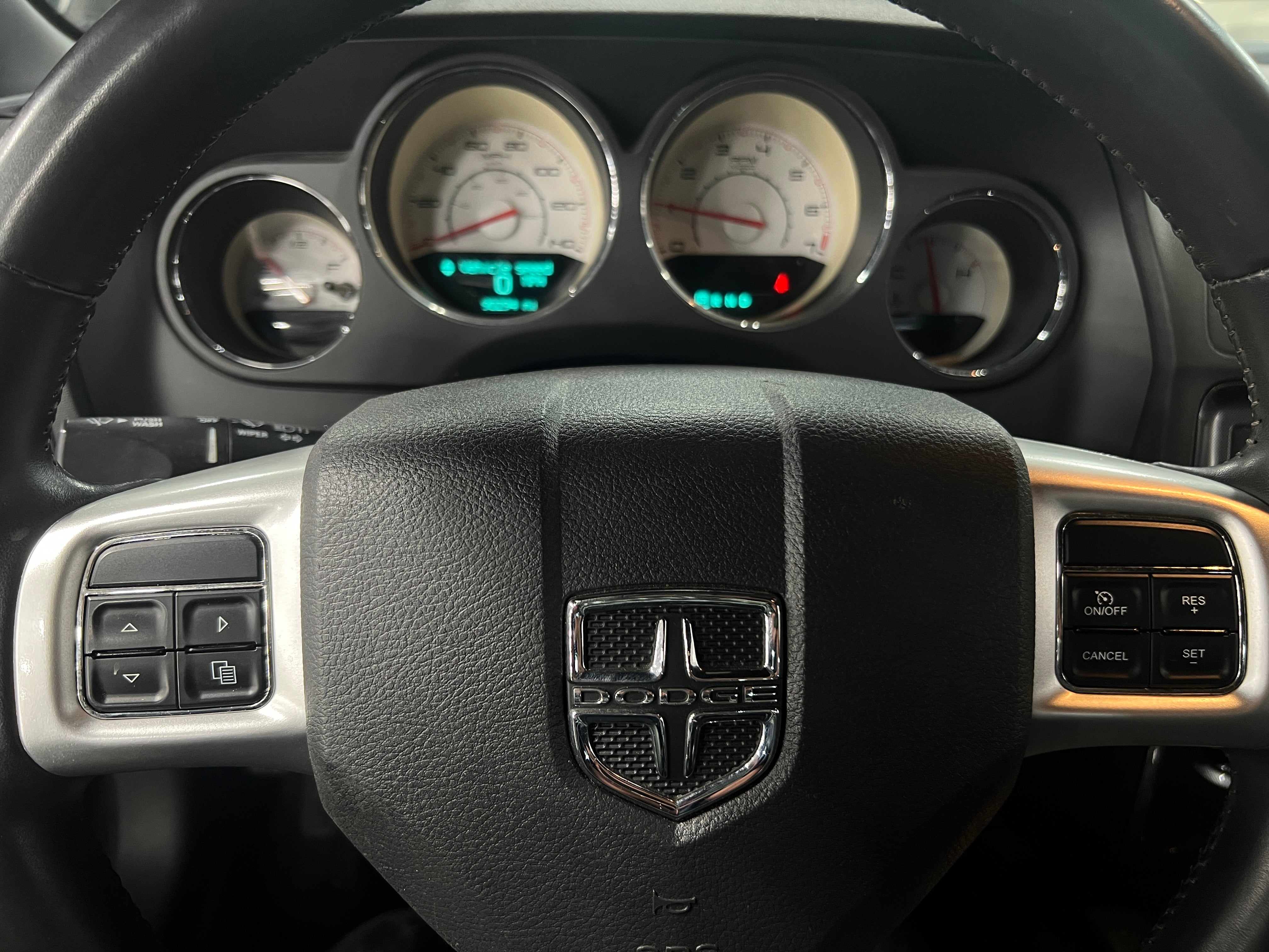 2013 Dodge Challenger SXT 4