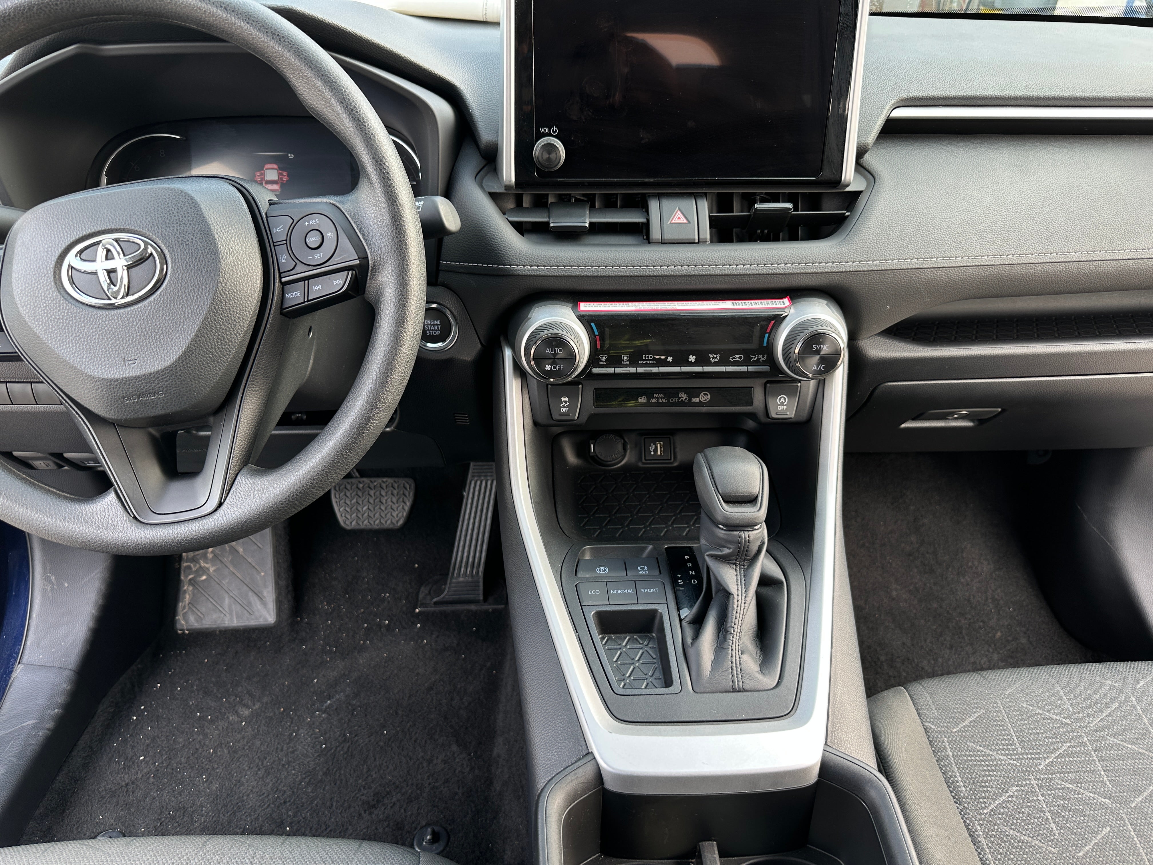2024 Toyota RAV4 XLE 3