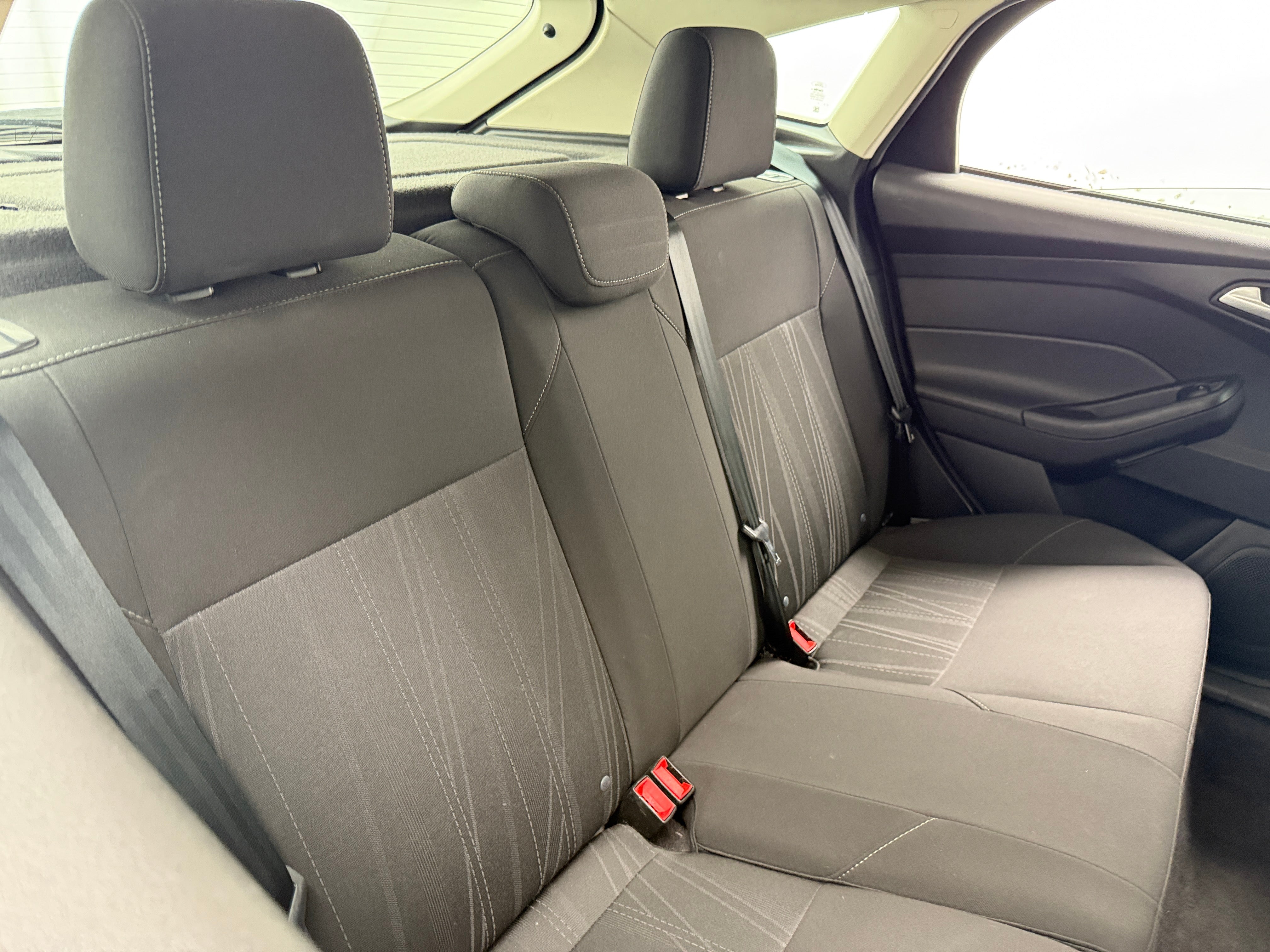 2017 Ford Focus SE 6