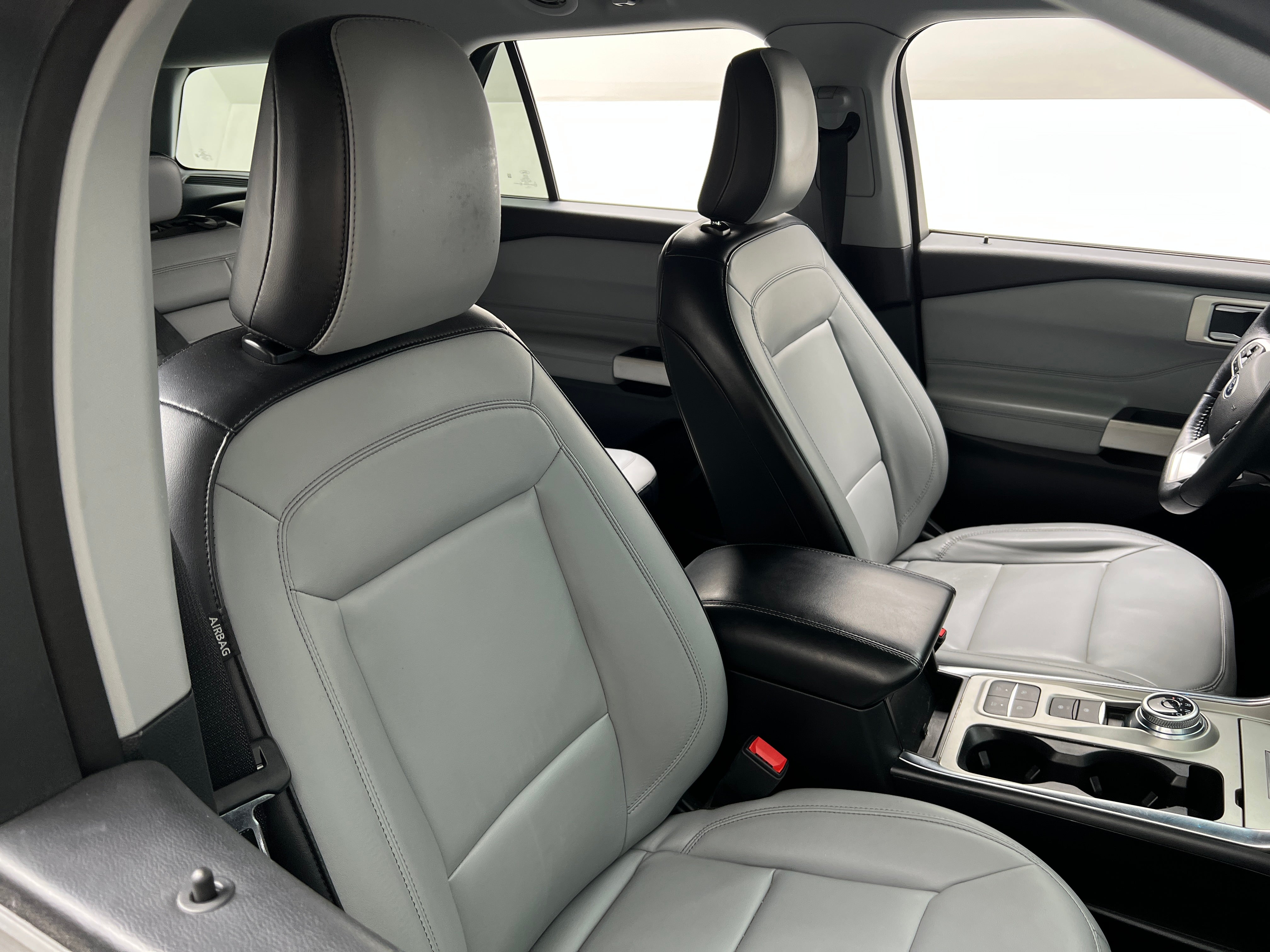 2021 Ford Explorer XLT 2