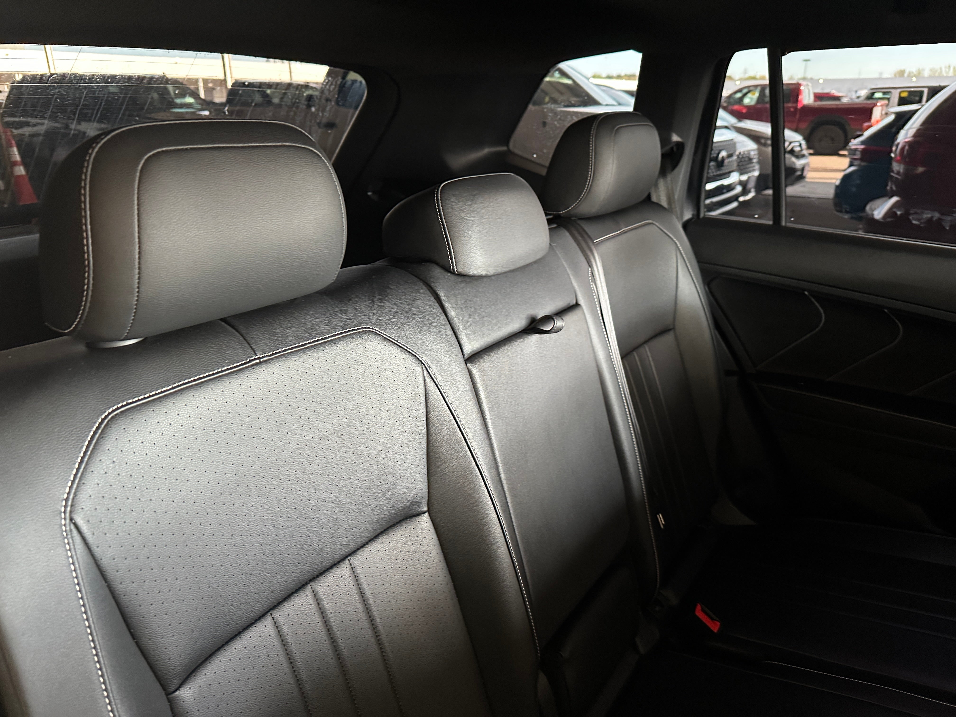 2022 Volkswagen Tiguan SE R-Line Black 5