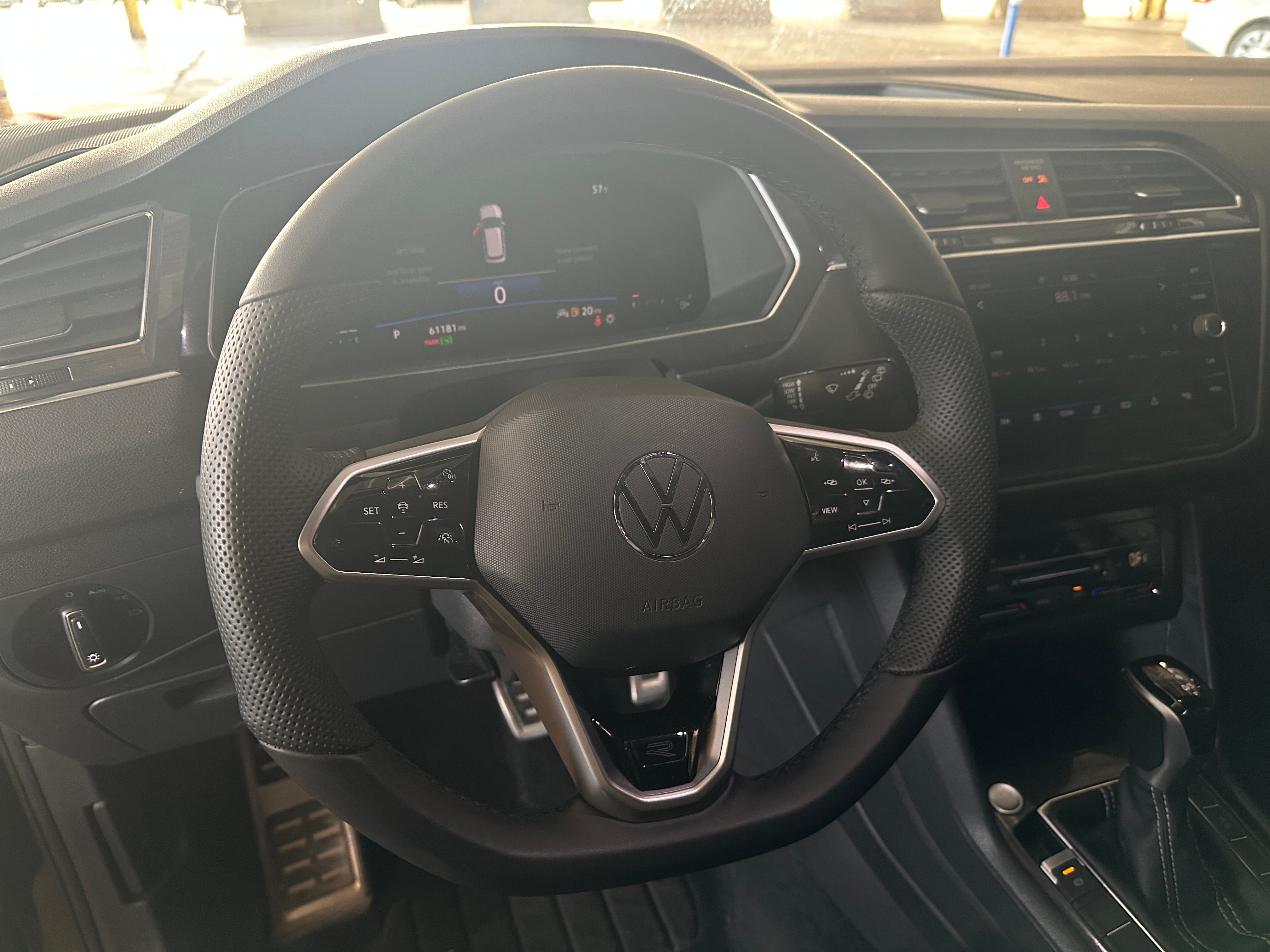 2022 Volkswagen Tiguan SE R-Line Black 4