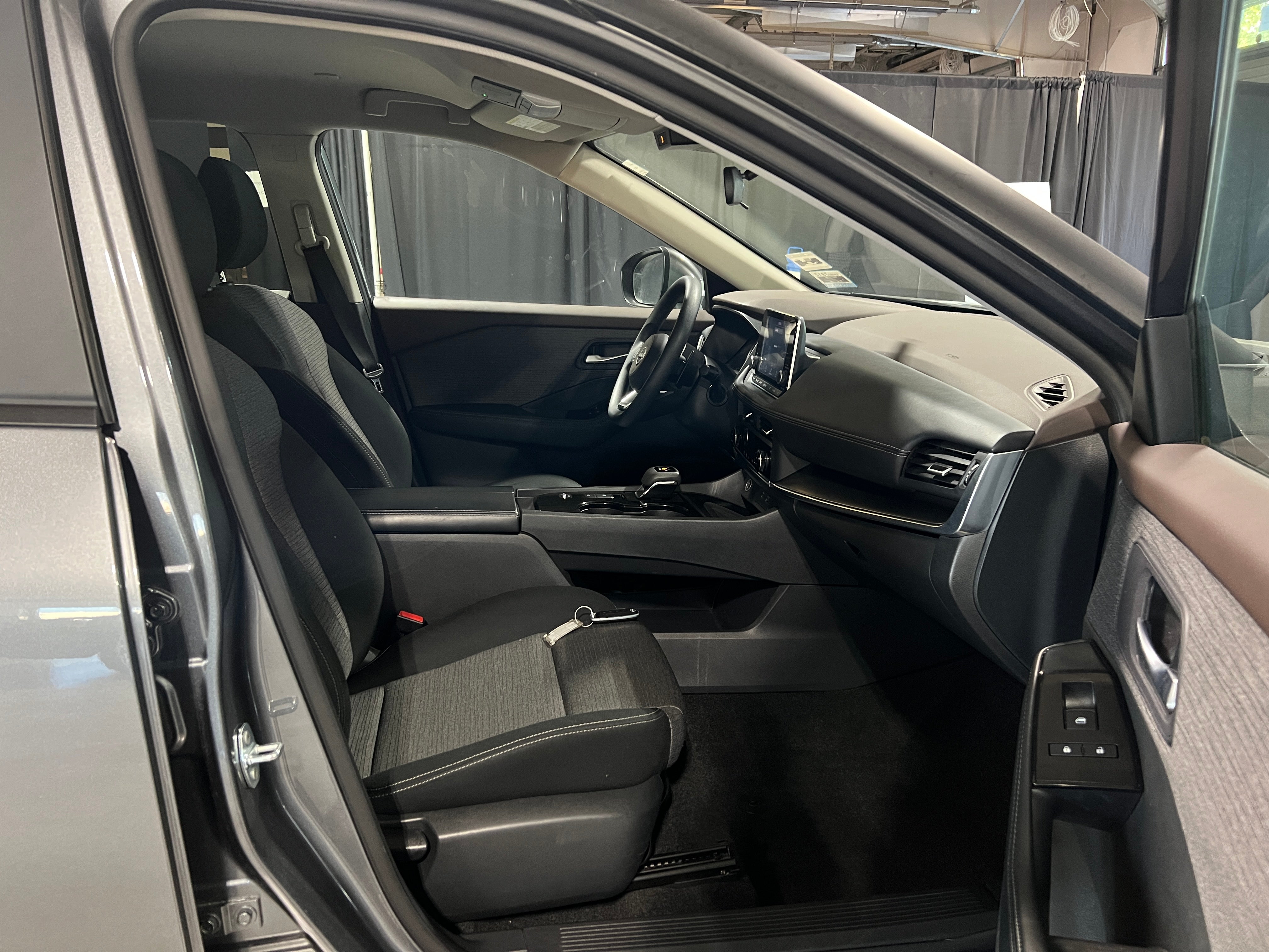 2023 Nissan Rogue SV 2
