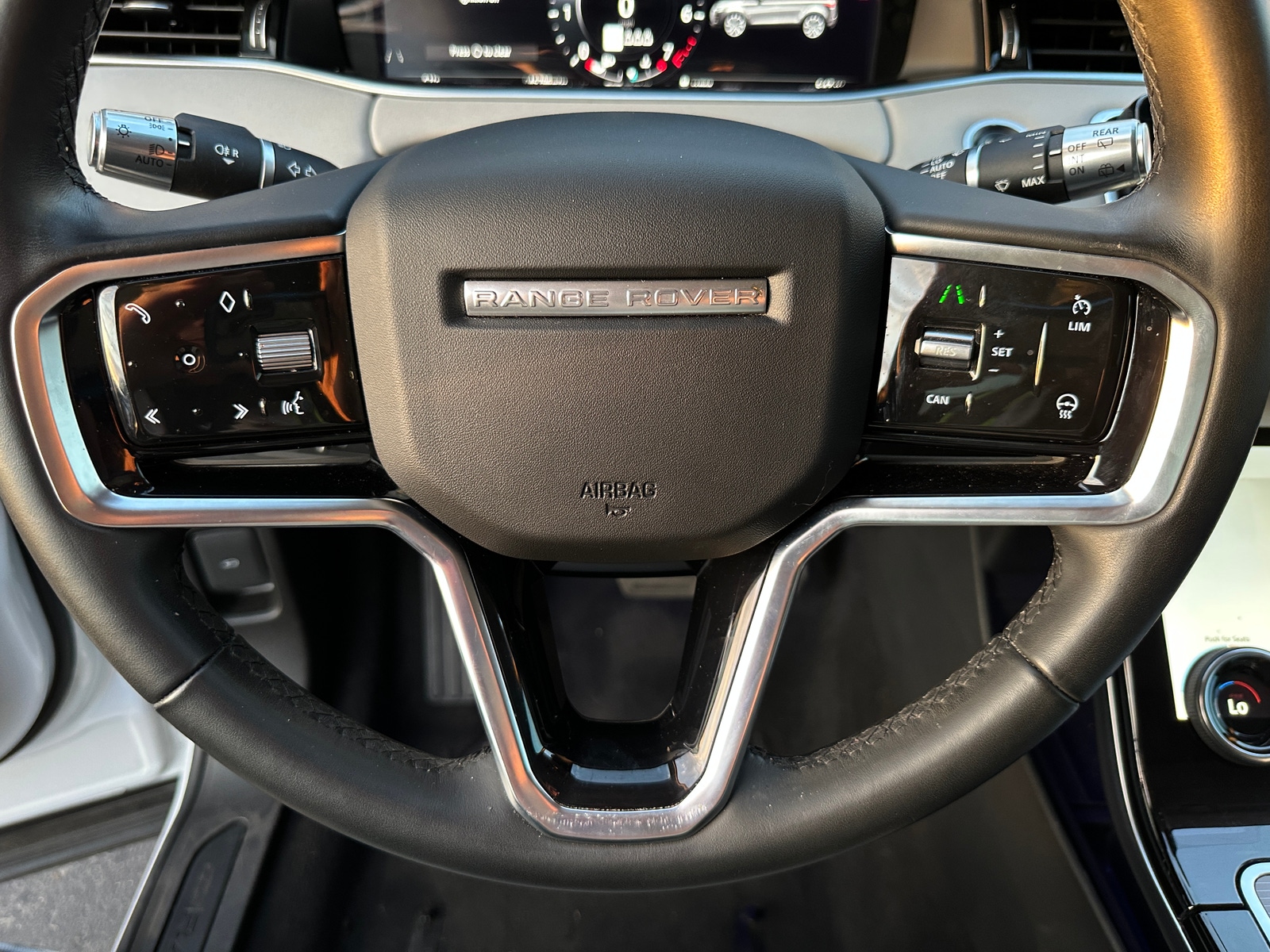 Thumbnail: 2021 Land Rover Range Rover Evoque - 4