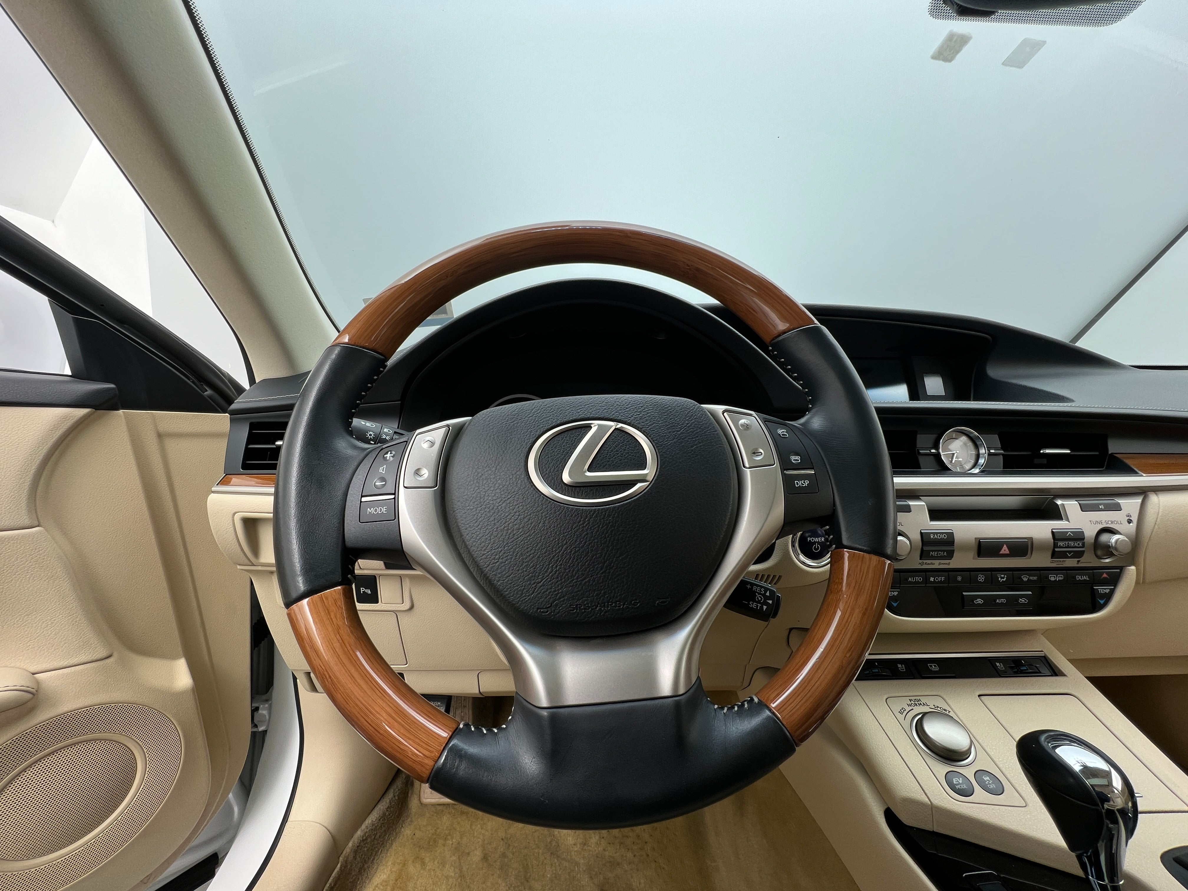 2014 Lexus ES Hybrid 300h 4