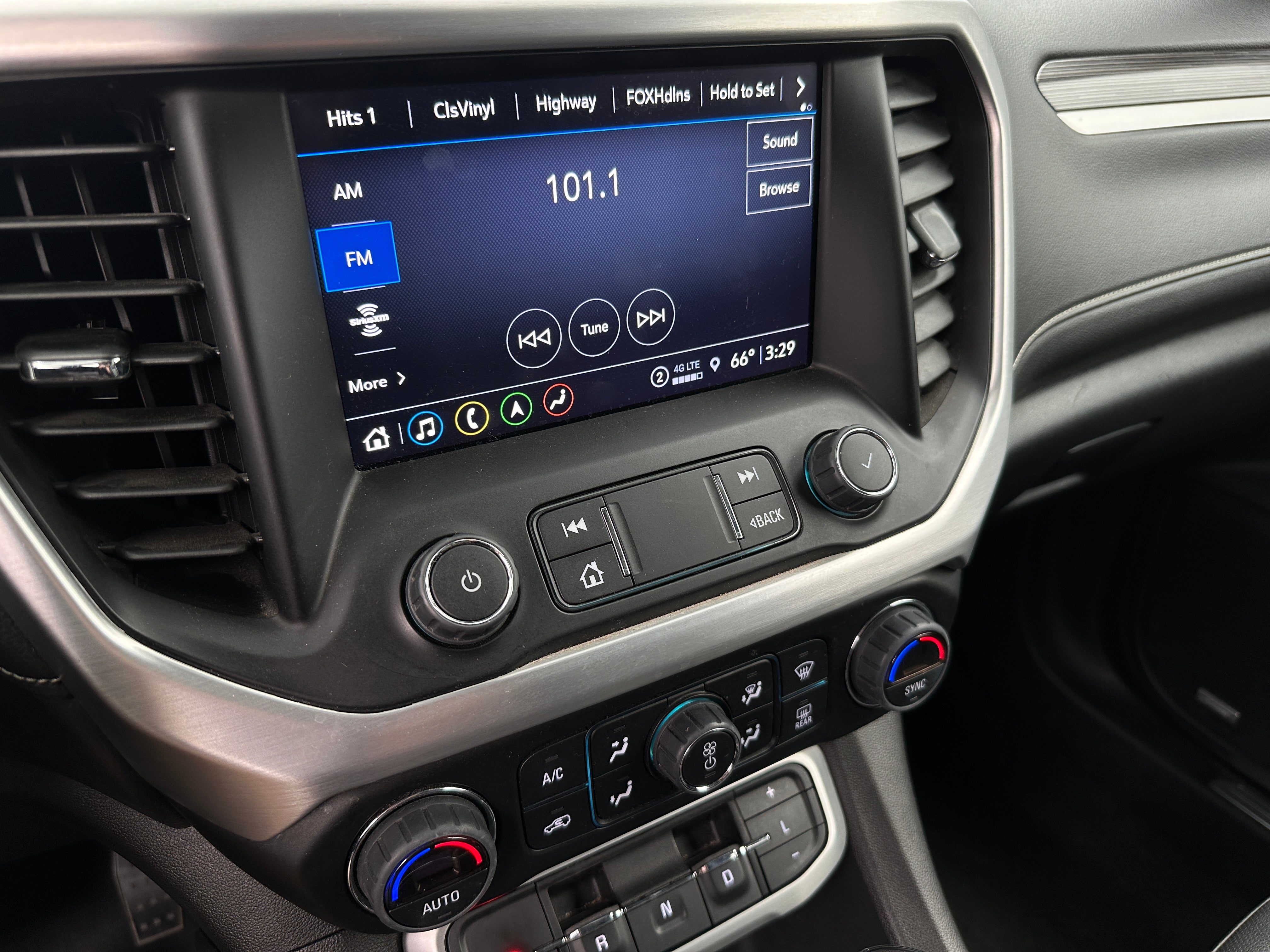 2023 GMC Acadia SLT 4