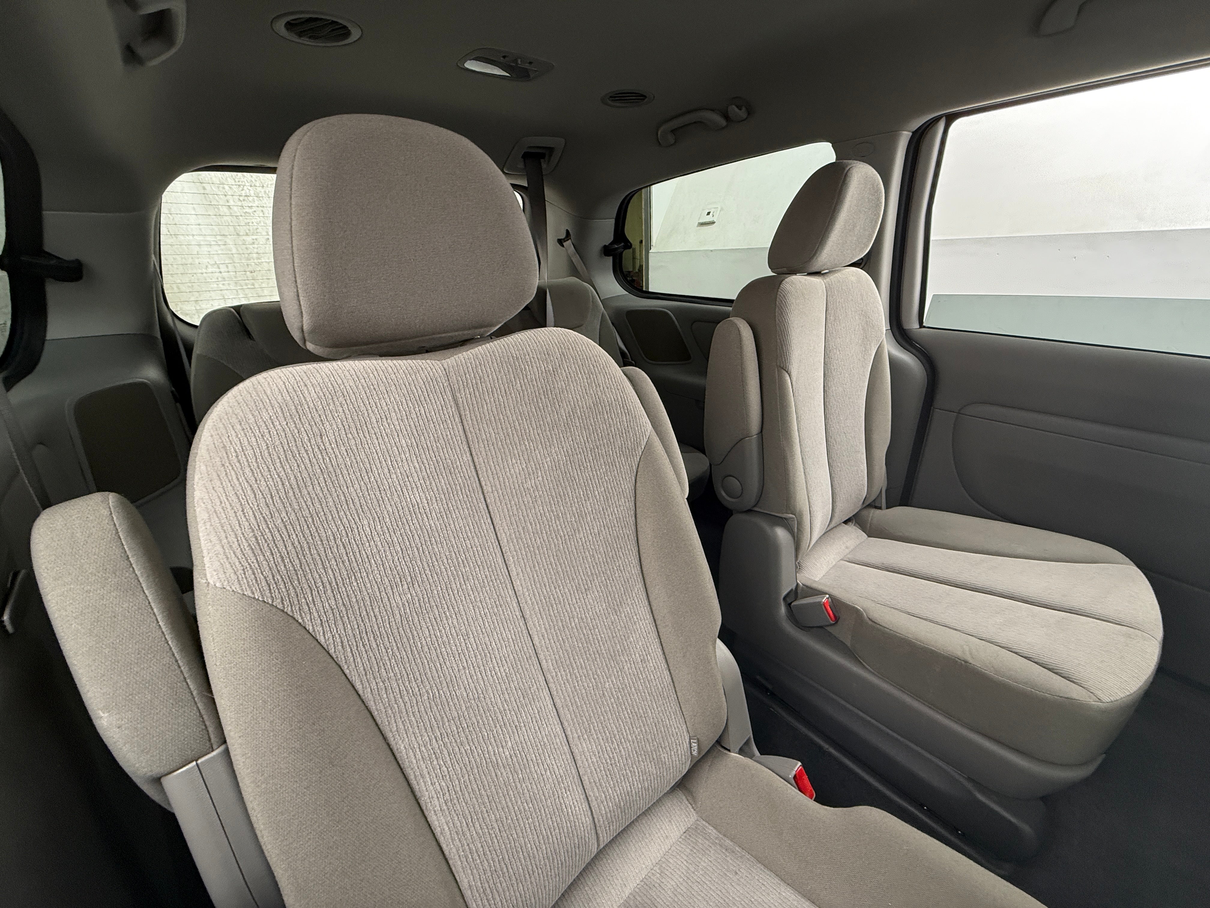 2012 Kia Sedona LX 6