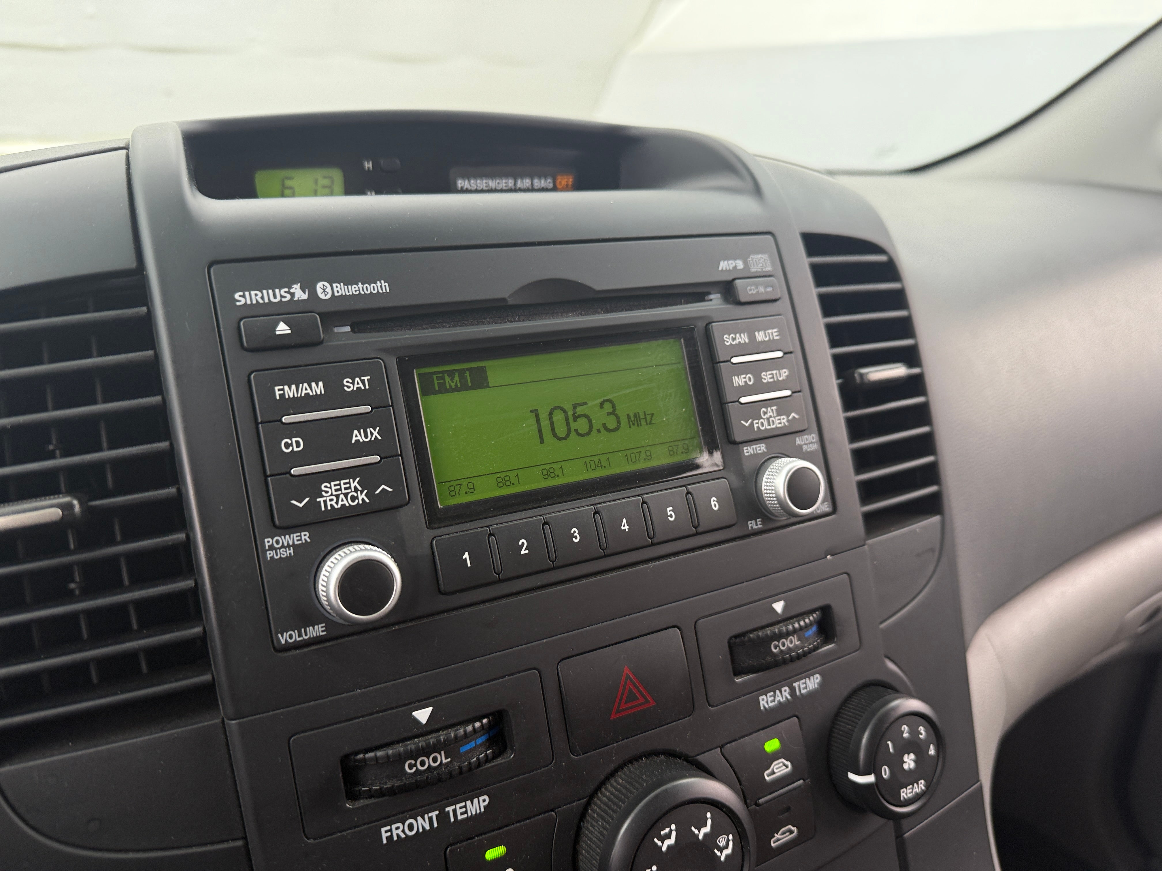 2012 Kia Sedona LX 4