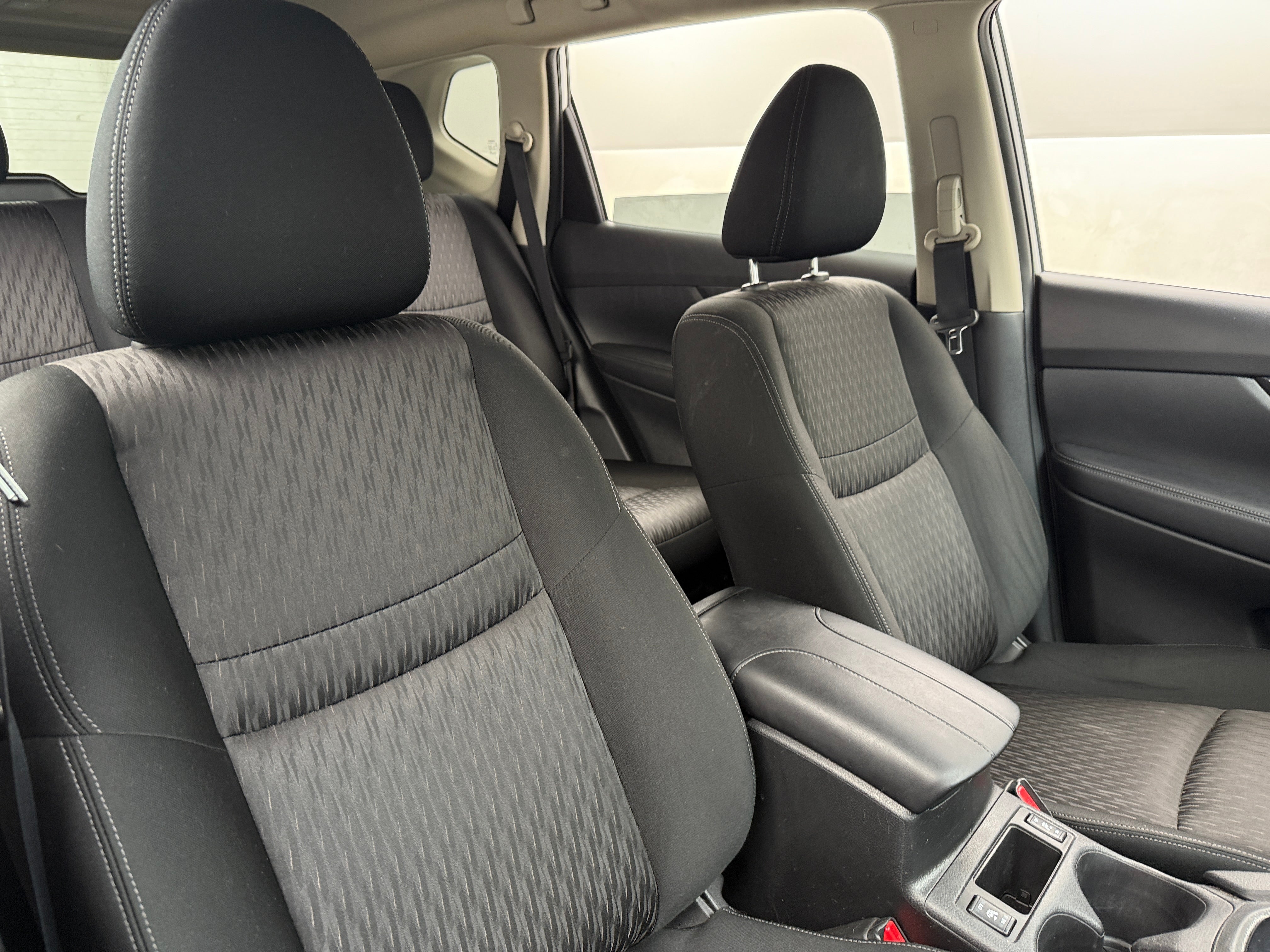 2020 Nissan Rogue SV 2