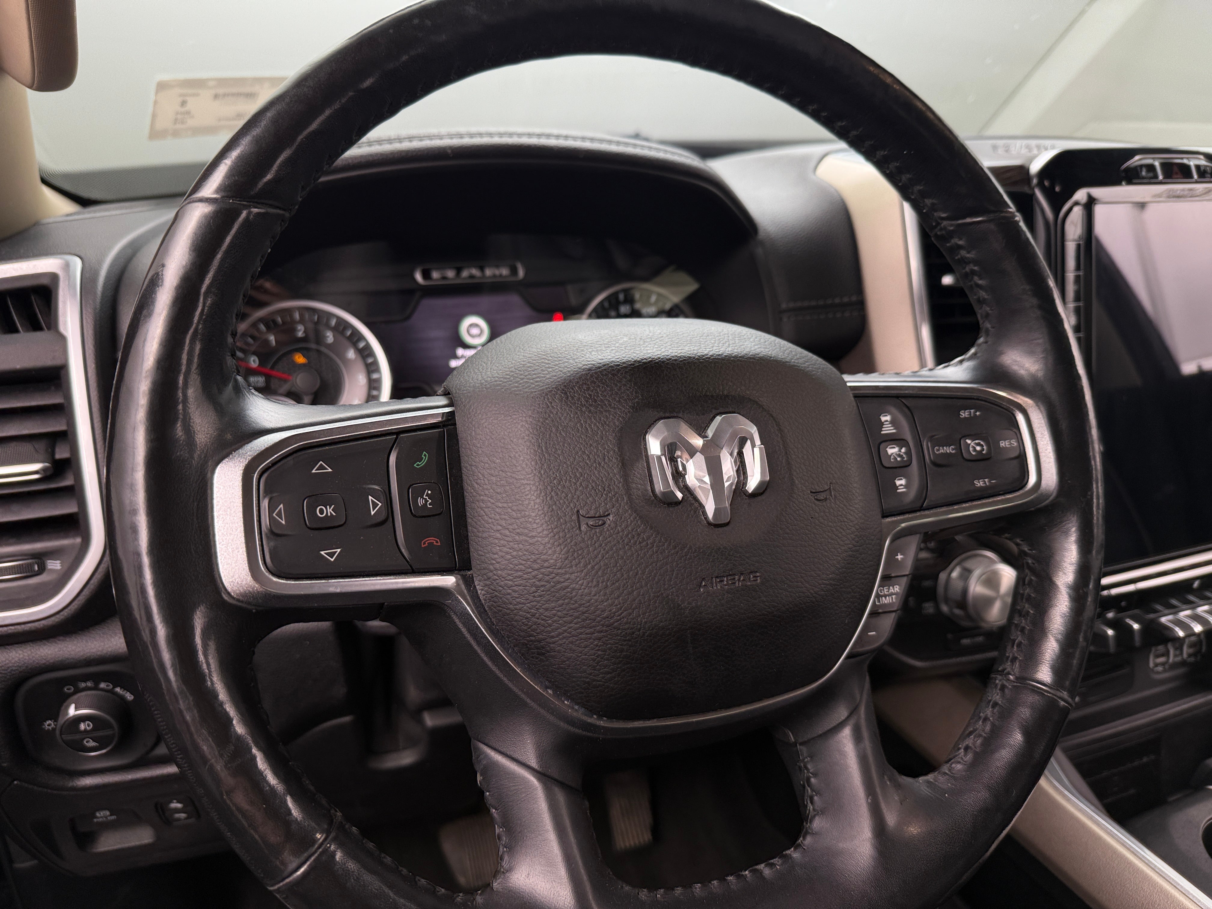 2019 RAM 1500 Laramie 4