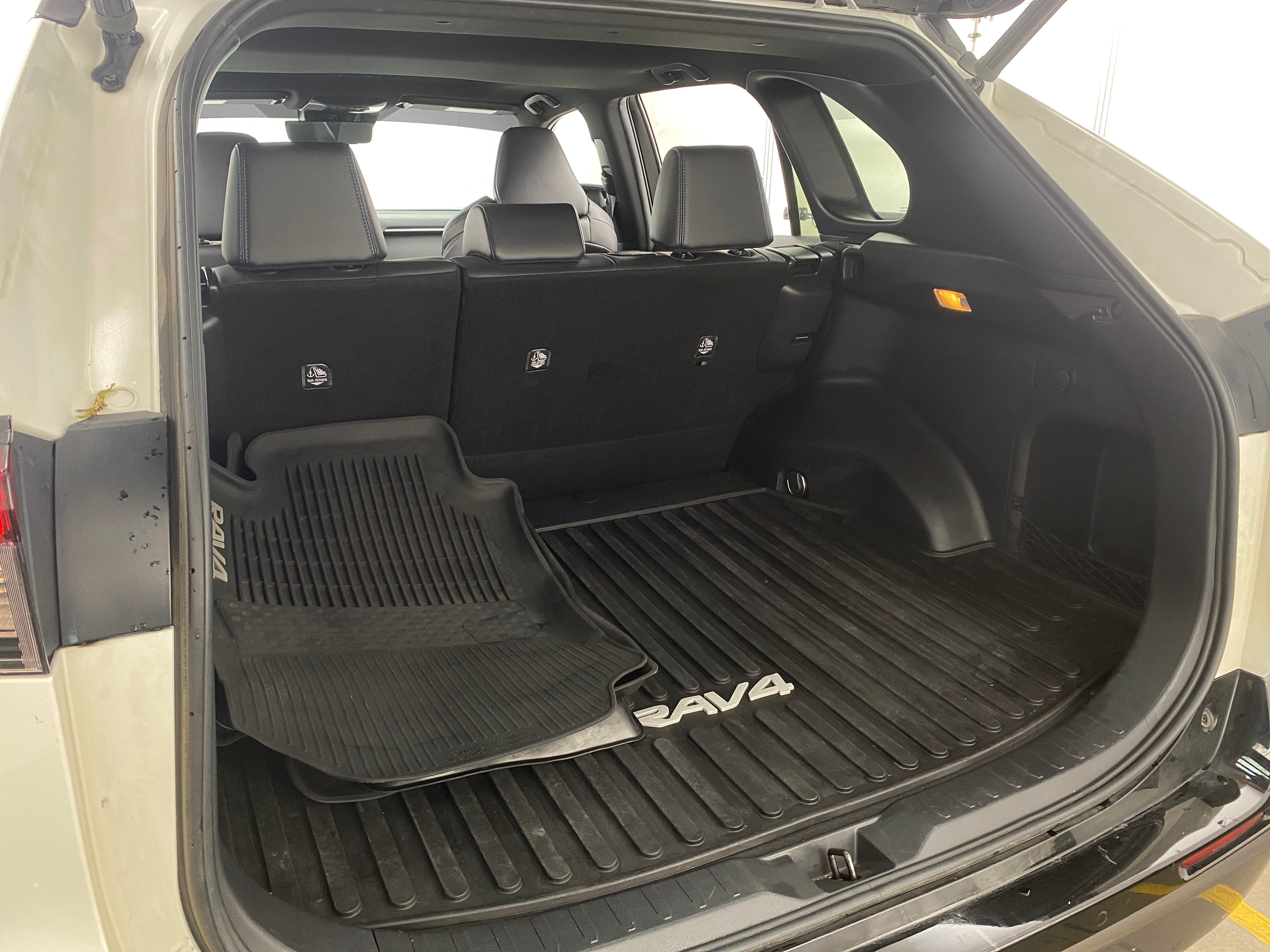 2020 Toyota RAV4 XSE 7