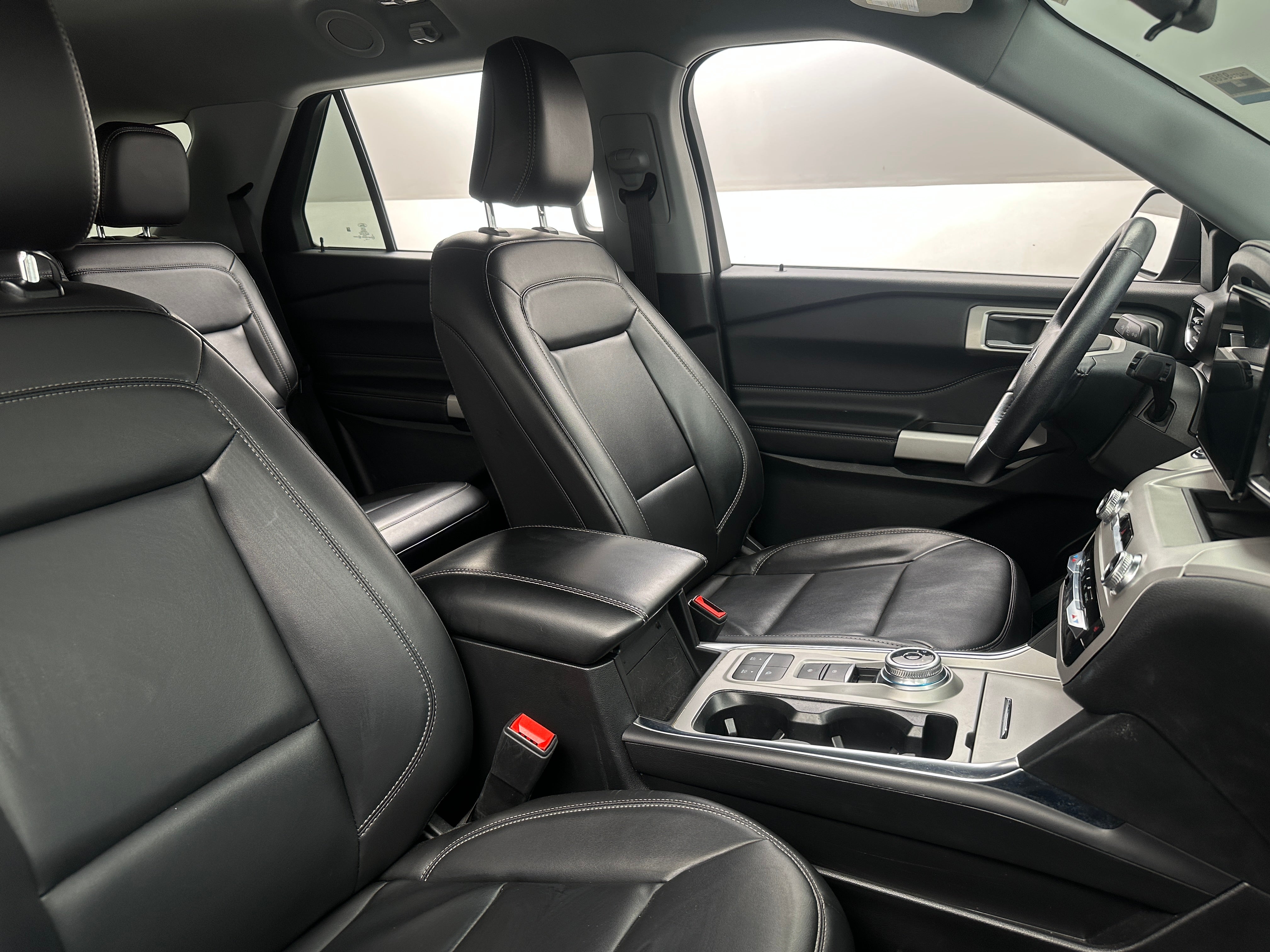 2023 Ford Explorer XLT 2