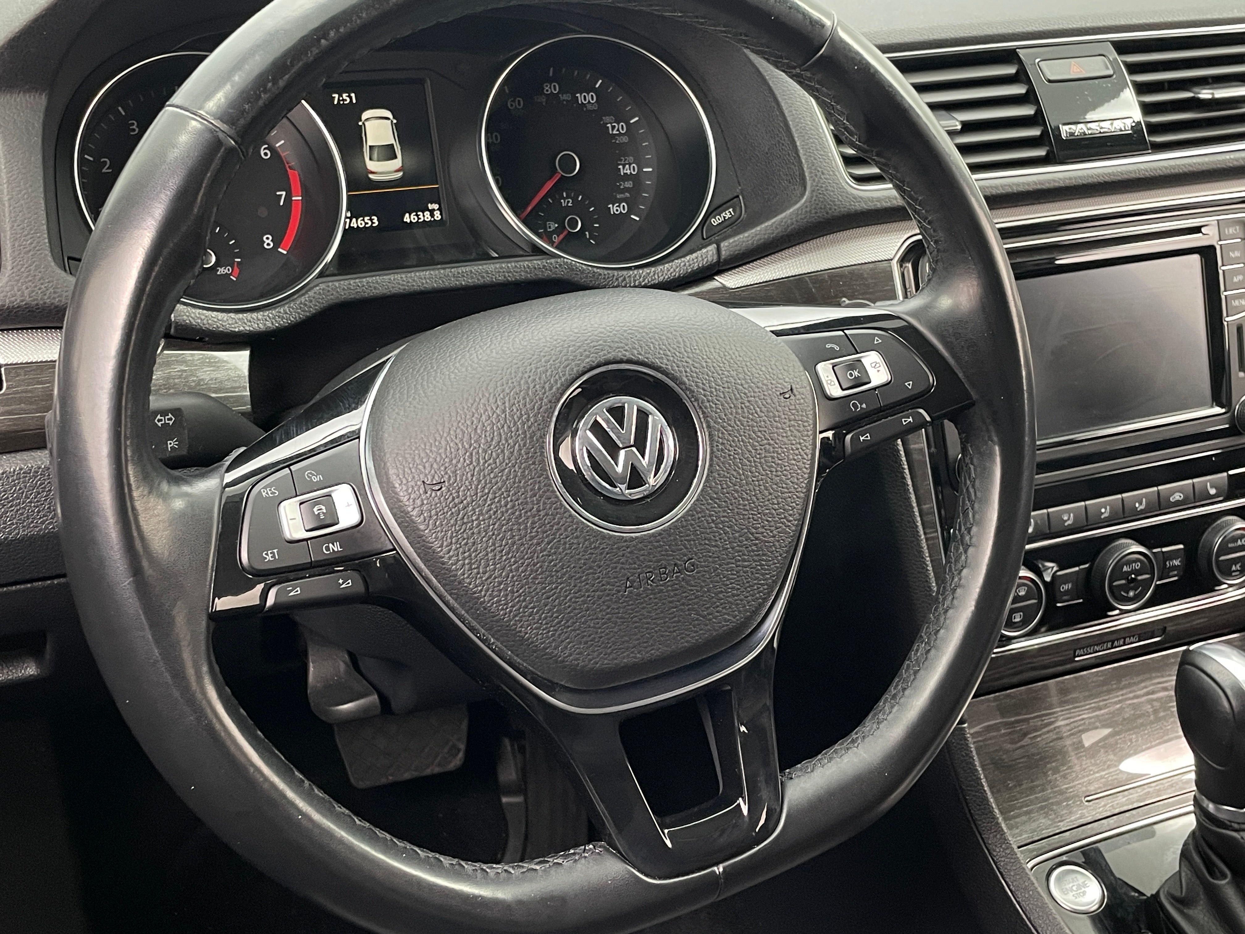 2018 Volkswagen Passat 2.0T 4