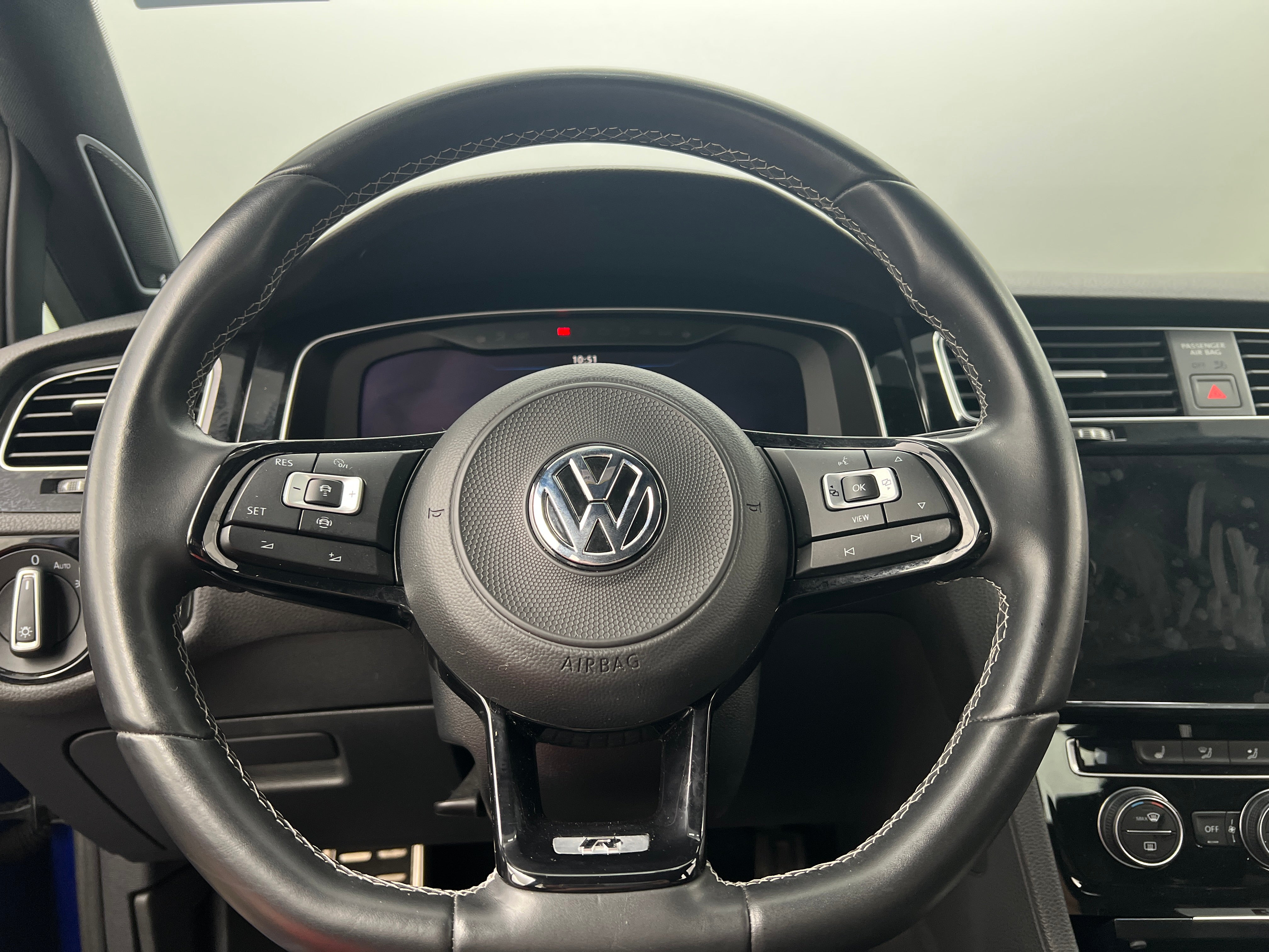 2019 Volkswagen Golf R 4