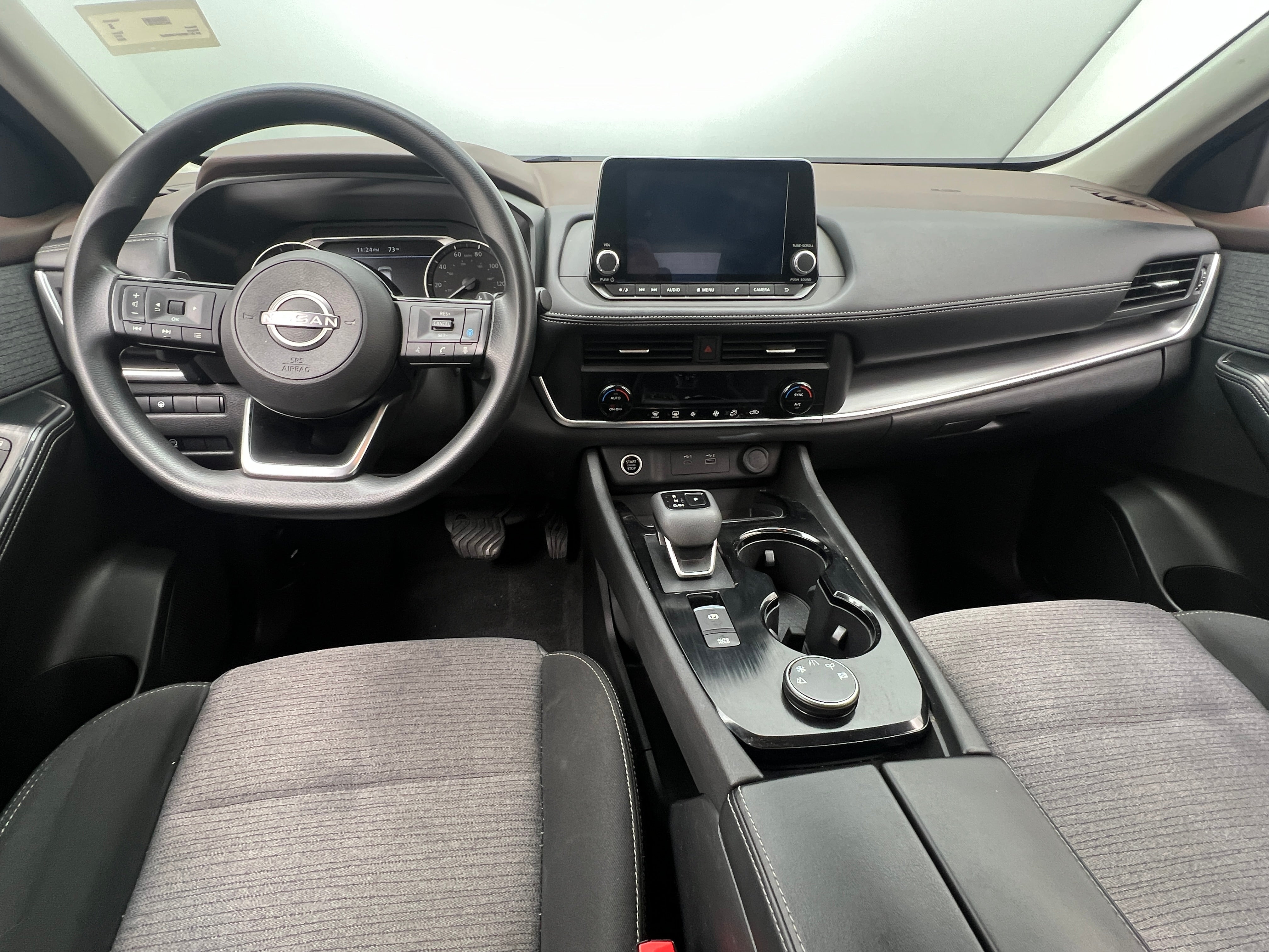 2023 Nissan Rogue SV 3